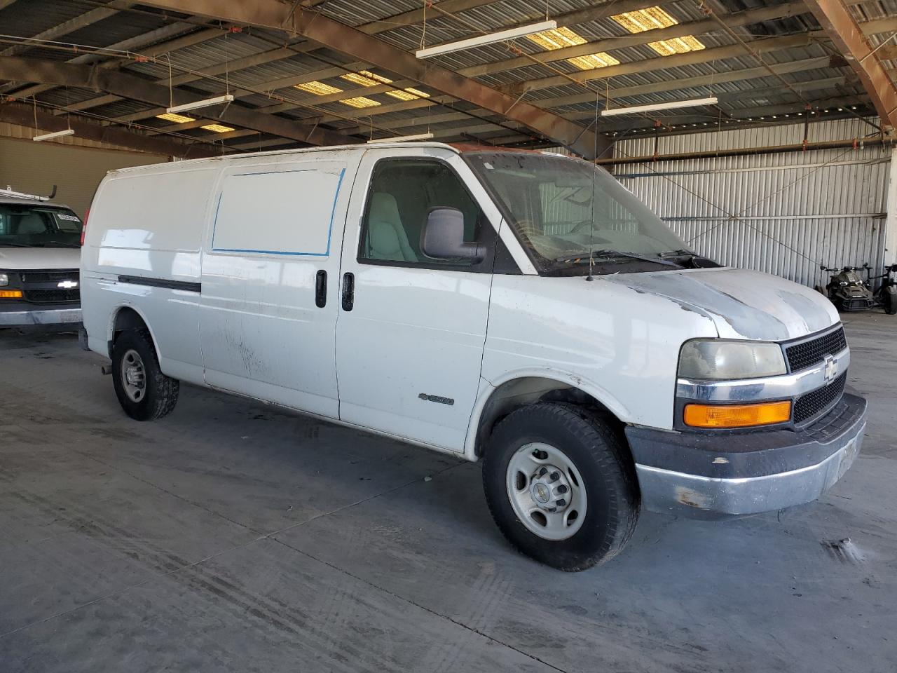 2005 Chevrolet Express G2500 White vin: 1GCGG29U251147028