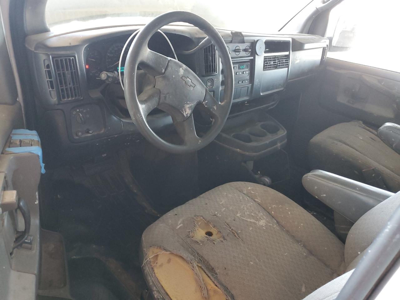 2005 Chevrolet Express G2500 White vin: 1GCGG29U251147028