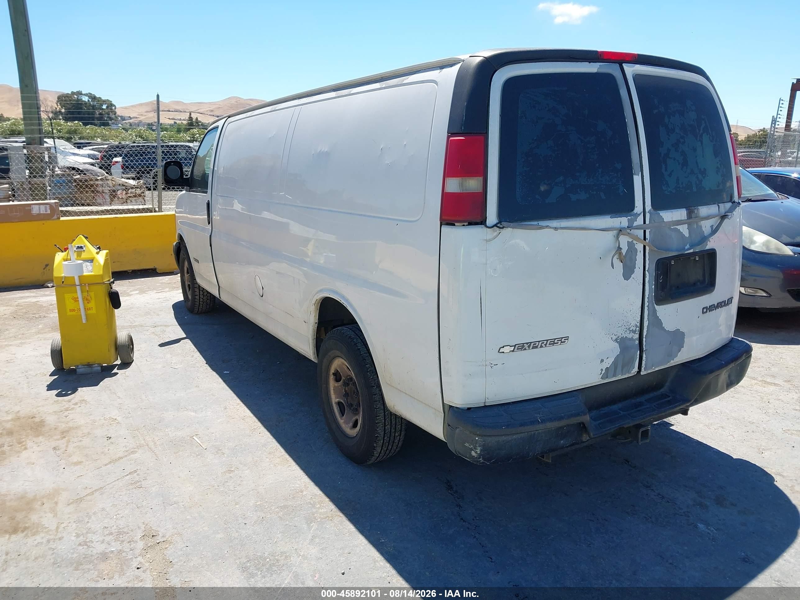 2005 Chevrolet Express Cargo Van   White vin: 1GCGG29U451109025