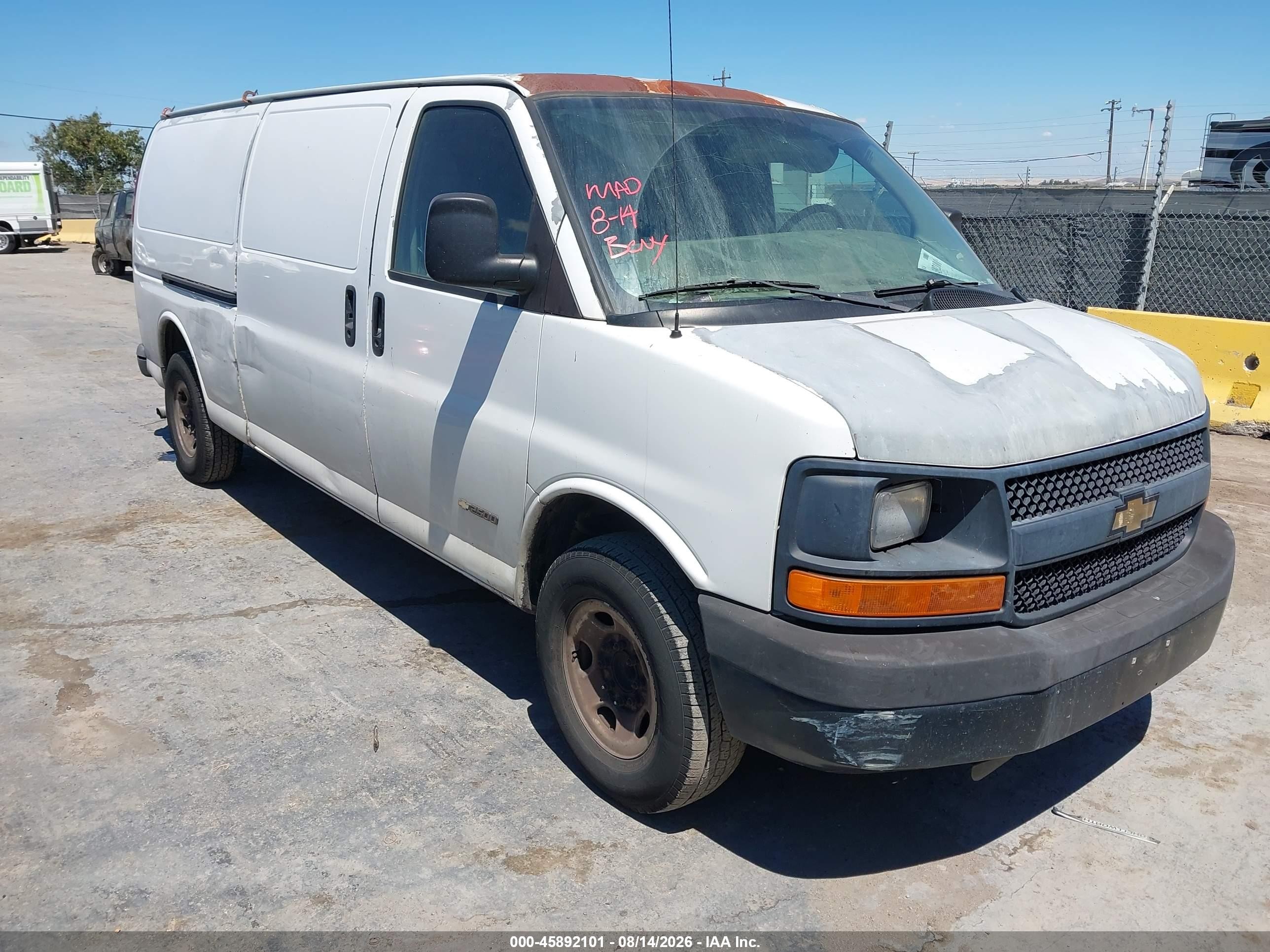 2005 Chevrolet Express Cargo Van   White vin: 1GCGG29U451109025