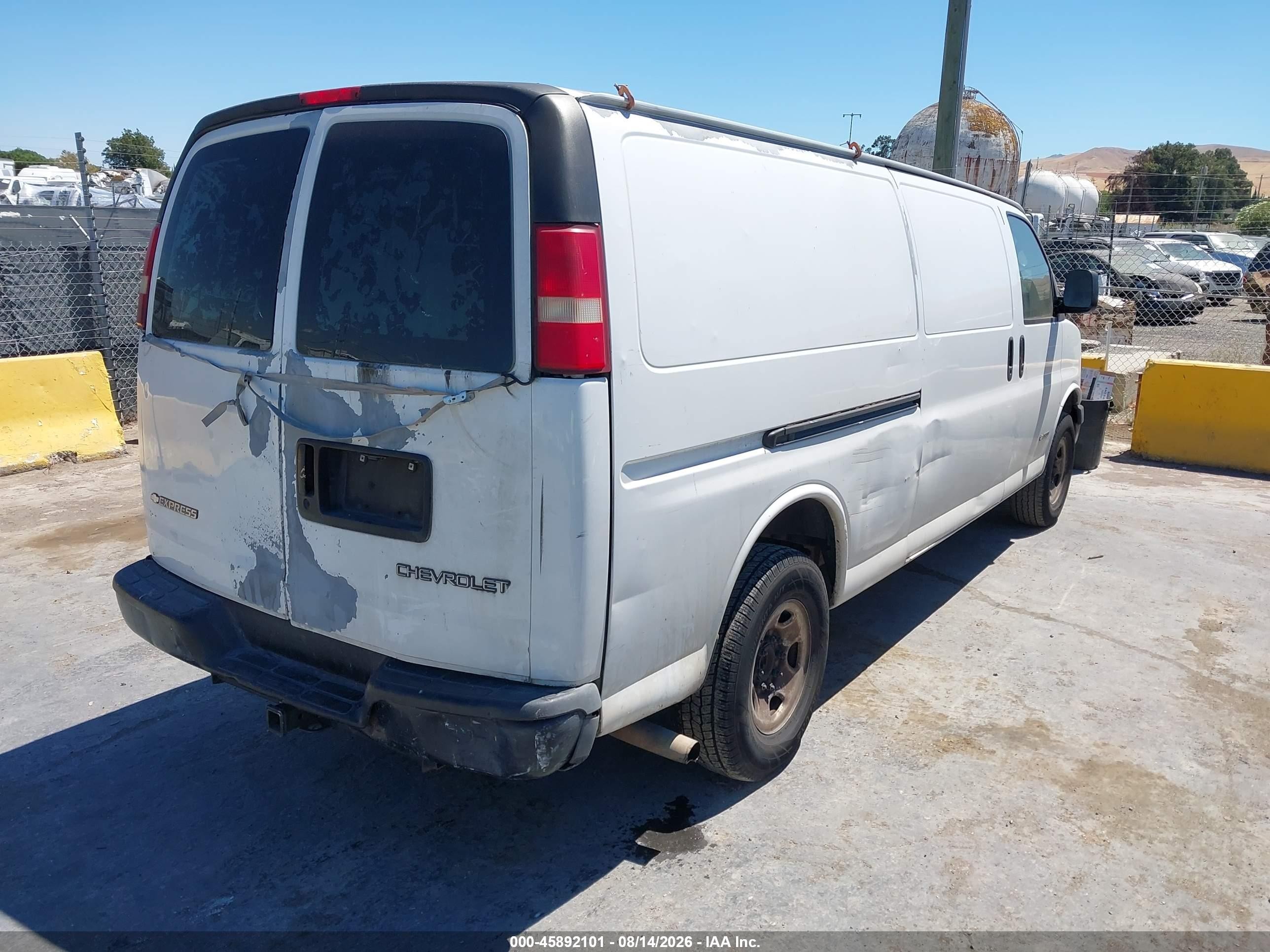 2005 Chevrolet Express Cargo Van   White vin: 1GCGG29U451109025