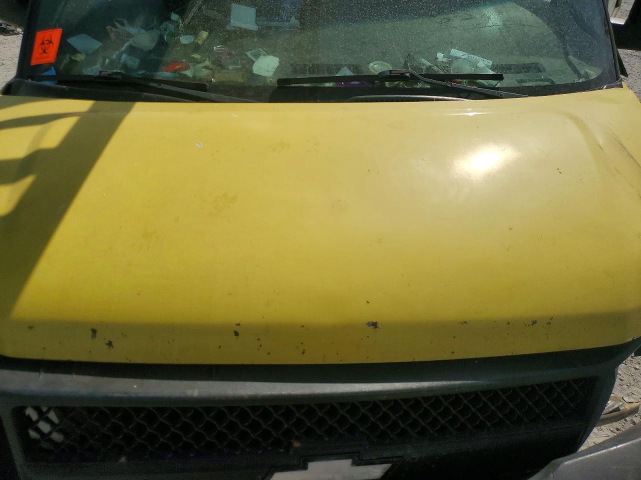2004 Chevrolet Express G2500 Yellow vin: 1GCGG29U941223620