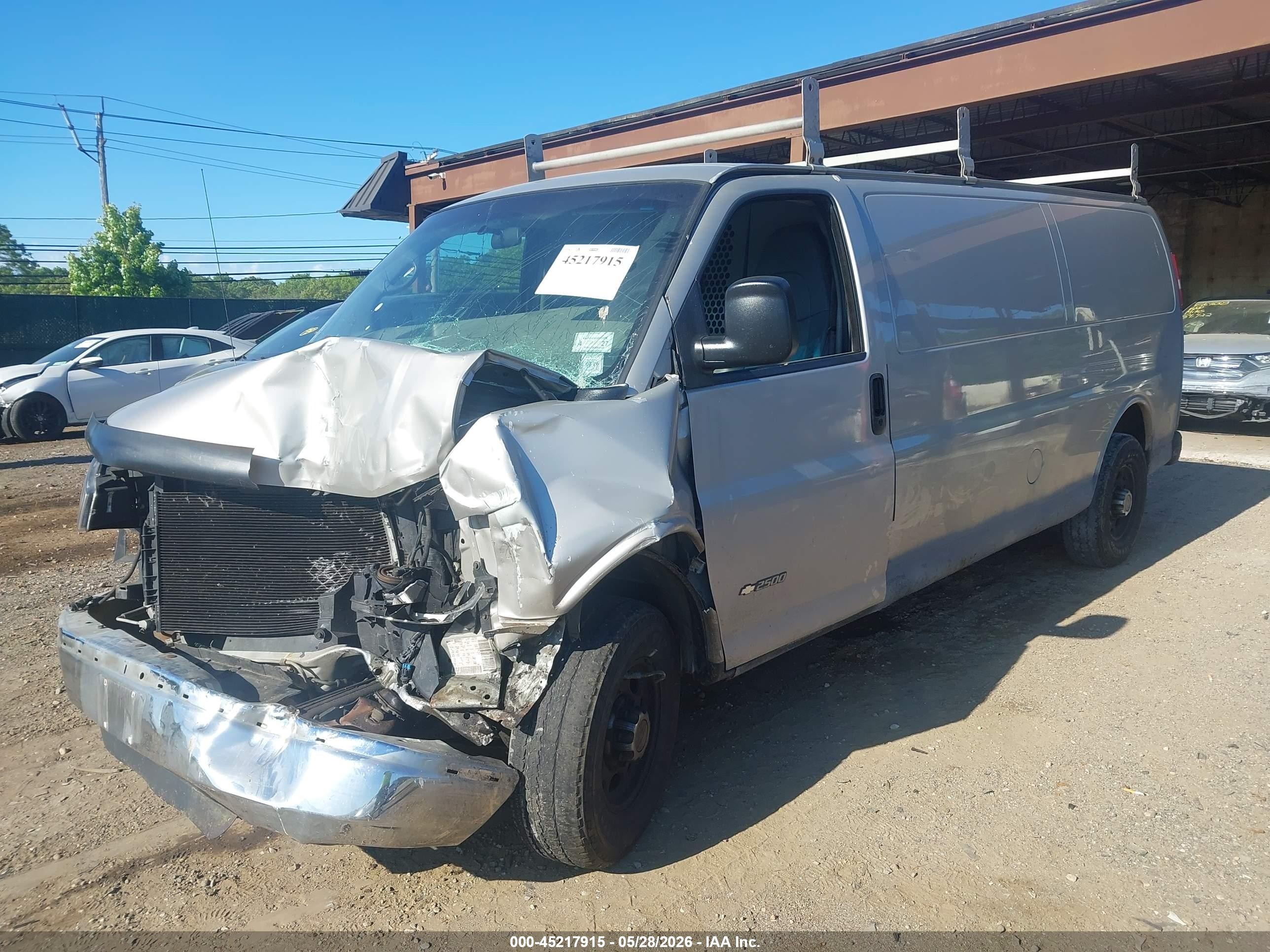 2005 Chevrolet Express   White vin: 1GCGG29V751219365
