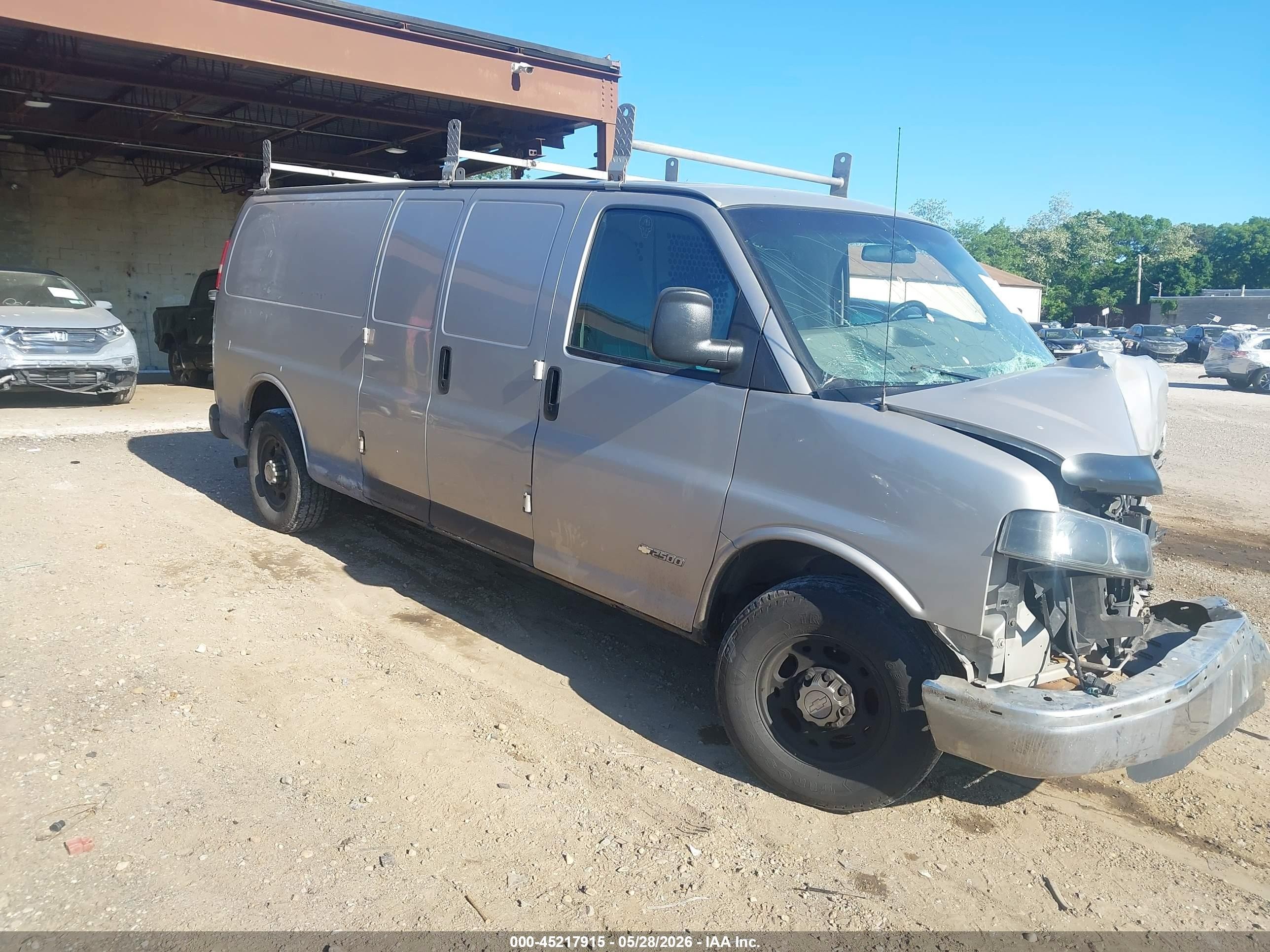 2005 Chevrolet Express   White vin: 1GCGG29V751219365