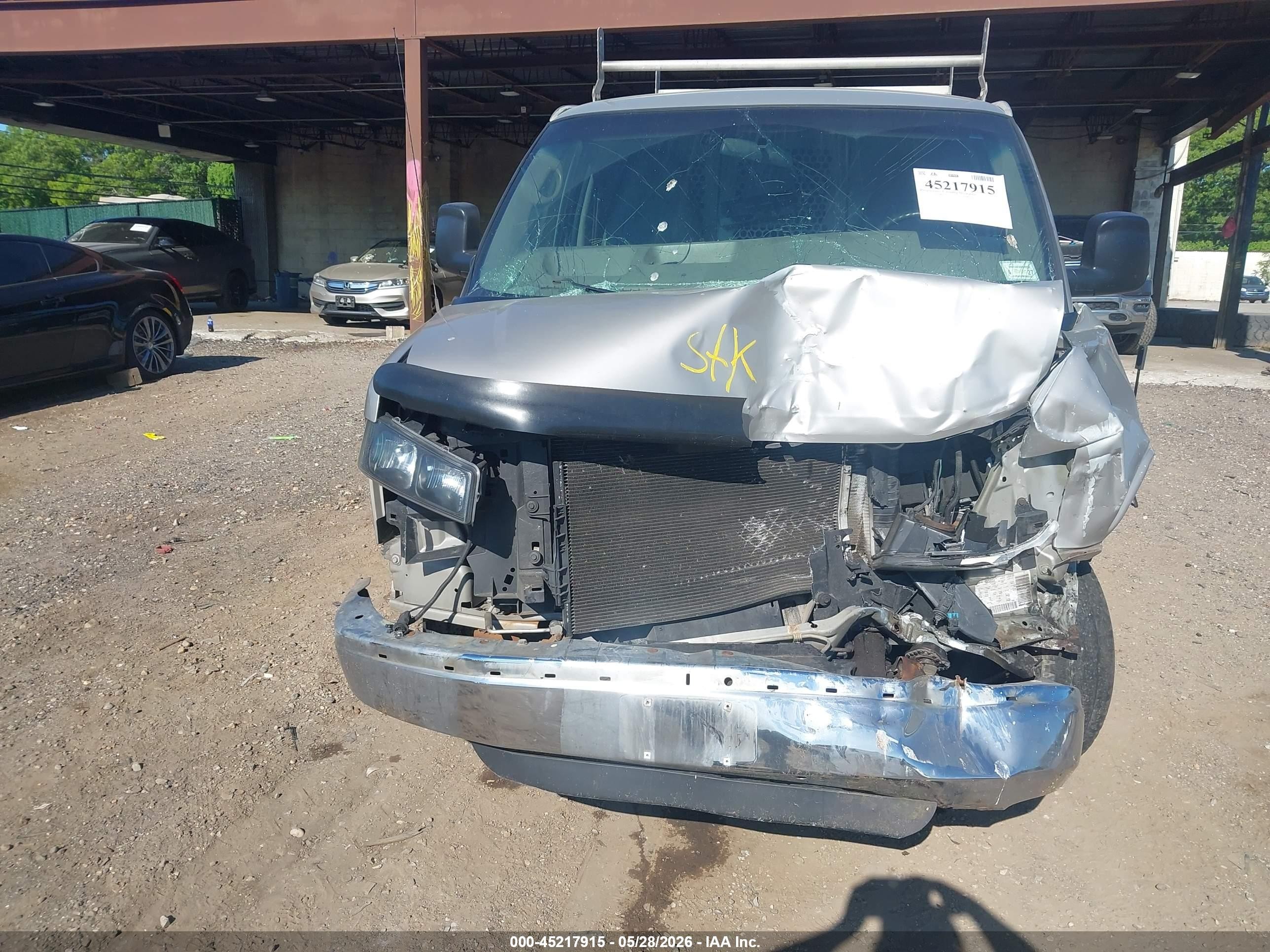 2005 Chevrolet Express   White vin: 1GCGG29V751219365