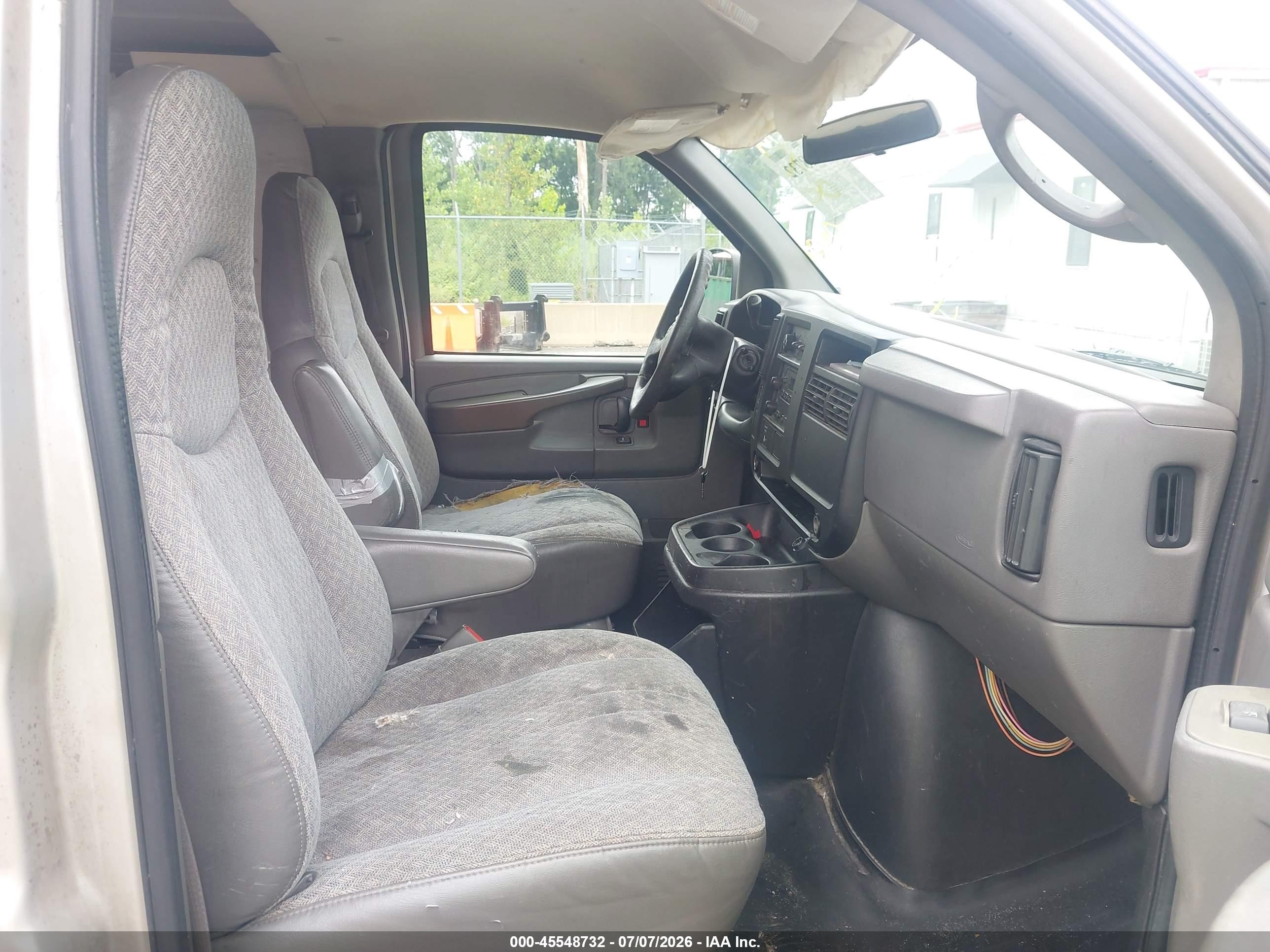 2006 Chevrolet Express Cargo Van Work Van Бежевый vin: 1GCGG29V861257348