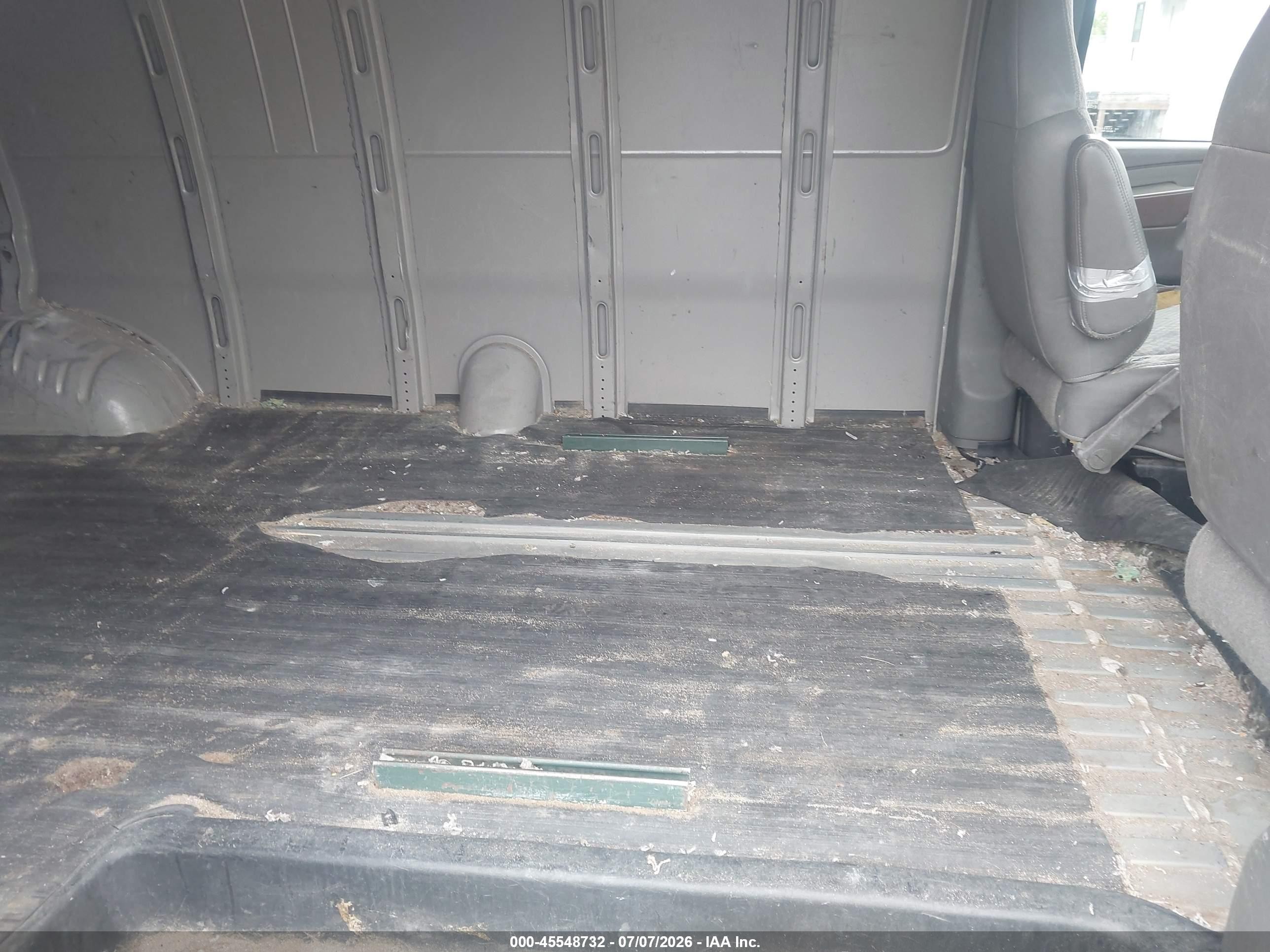 2006 Chevrolet Express Cargo Van Work Van Бежевый vin: 1GCGG29V861257348