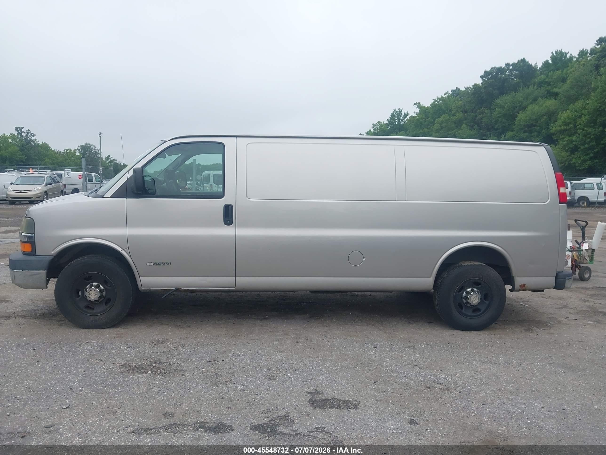2006 Chevrolet Express Cargo Van Work Van Бежевый vin: 1GCGG29V861257348