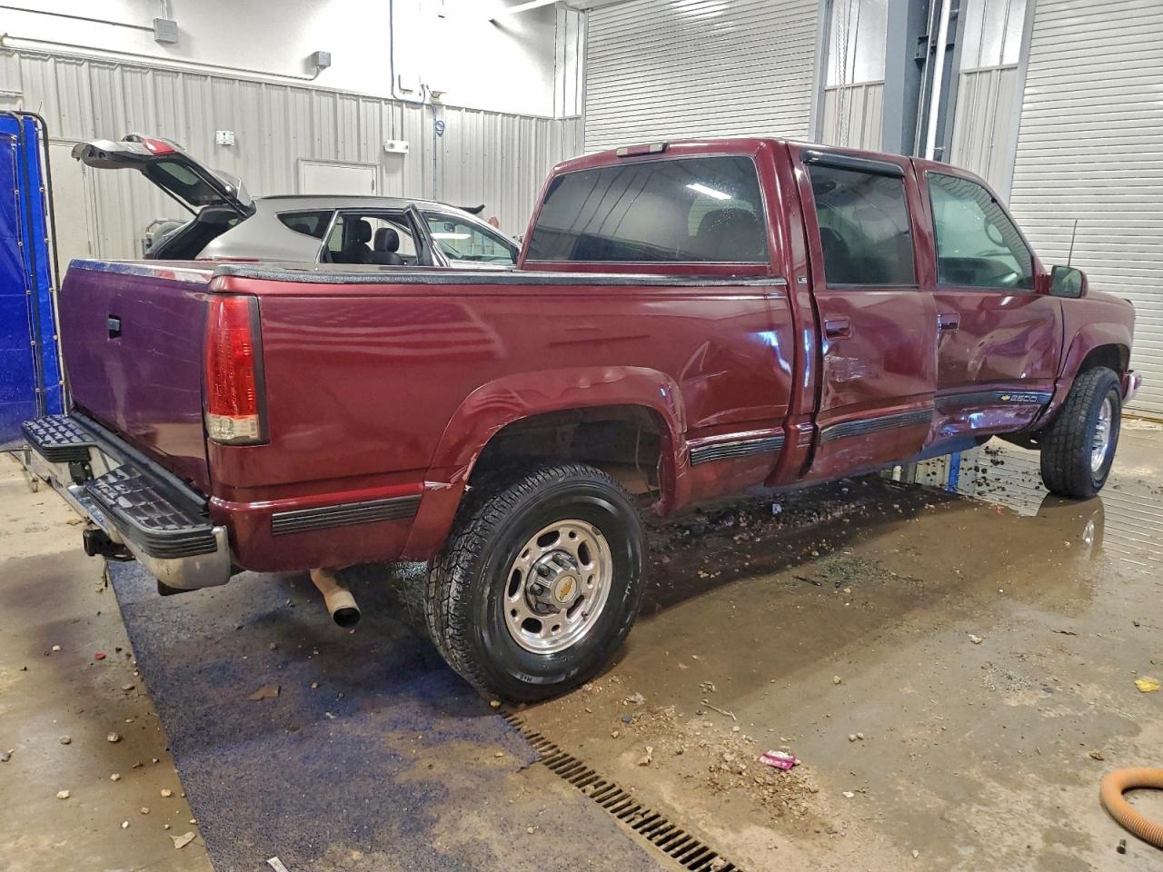 2000 Chevrolet Gmt-400 K2500 Burgundy vin: 1GCGK23J6YF427507