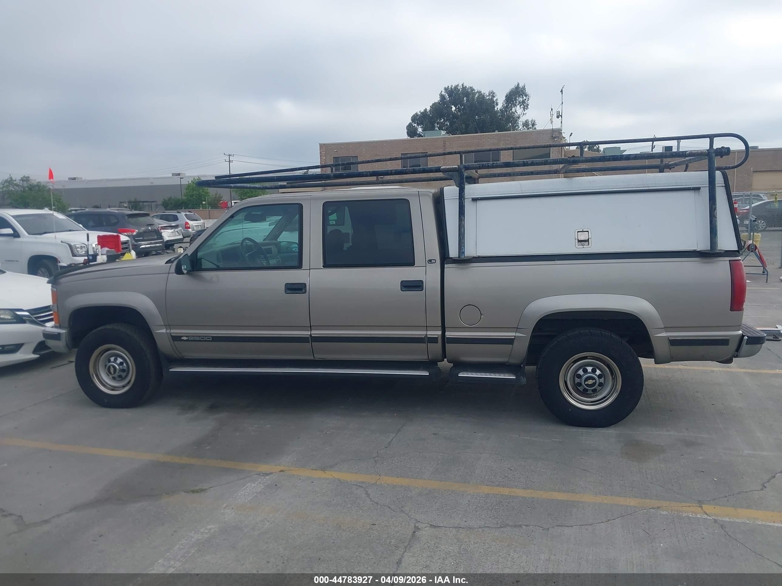 2000 Chevrolet K2500   Коричневый vin: 1GCGK23JXYF462180