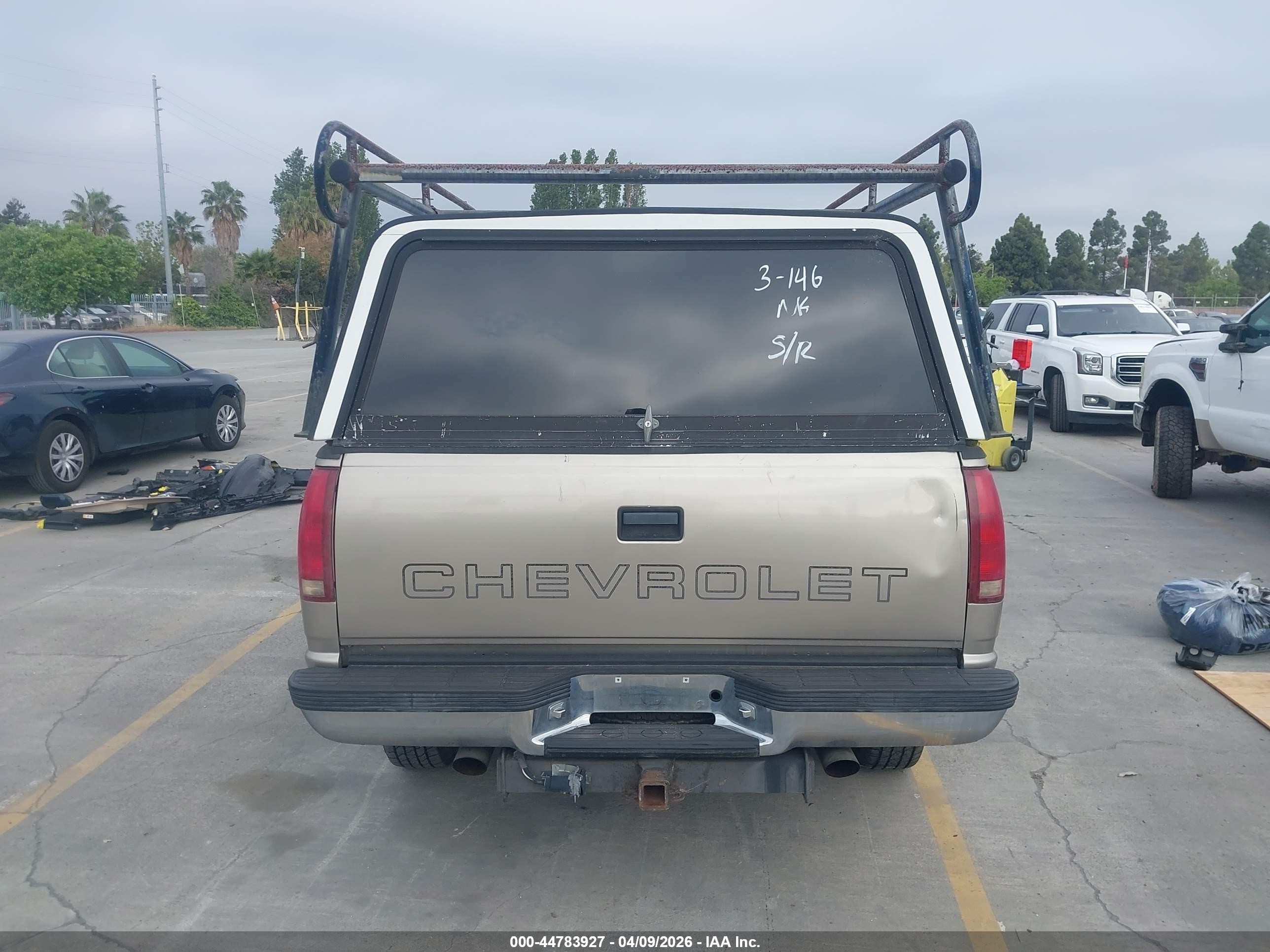 2000 Chevrolet K2500   Коричневый vin: 1GCGK23JXYF462180