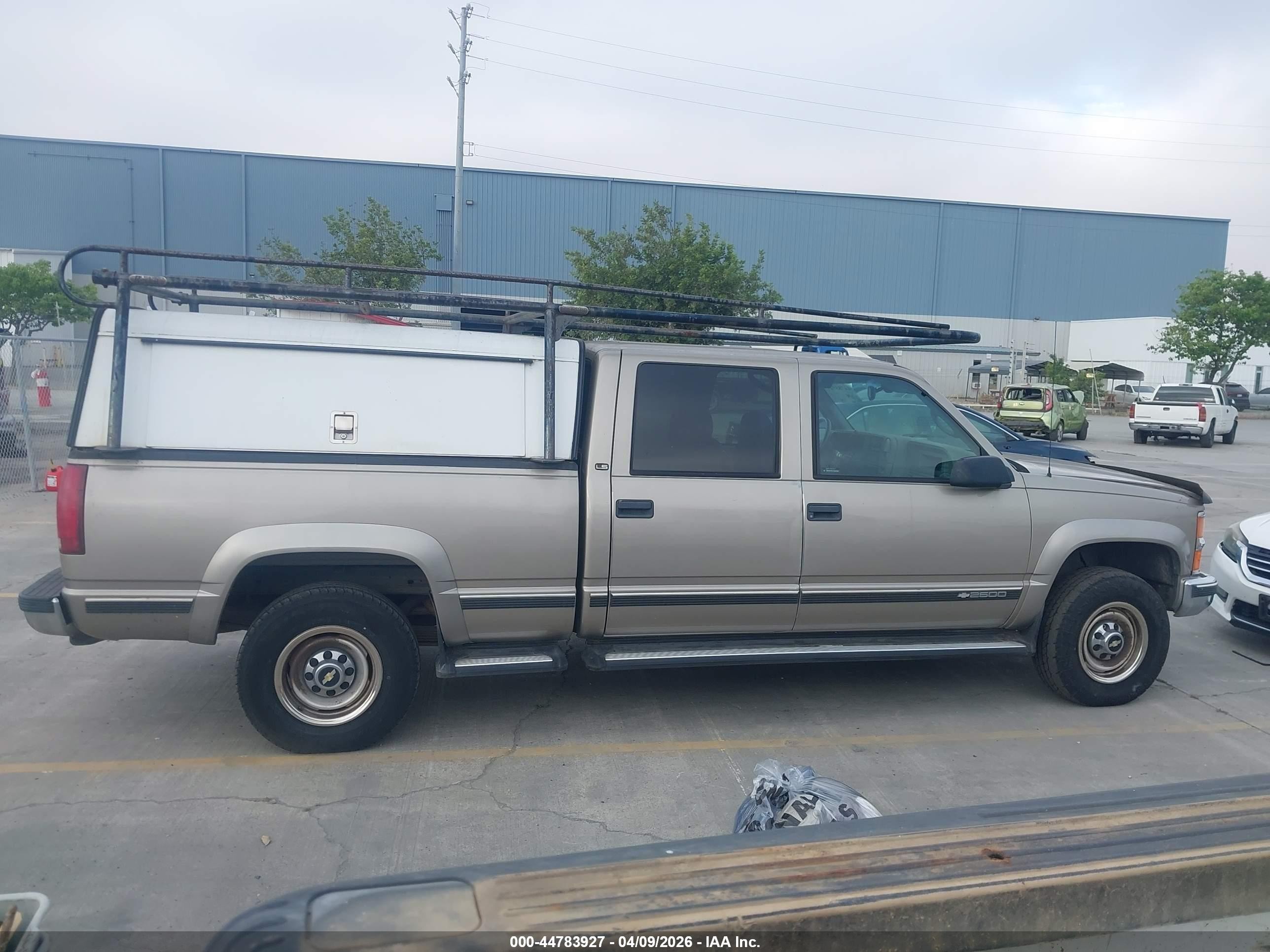 2000 Chevrolet K2500   Коричневый vin: 1GCGK23JXYF462180
