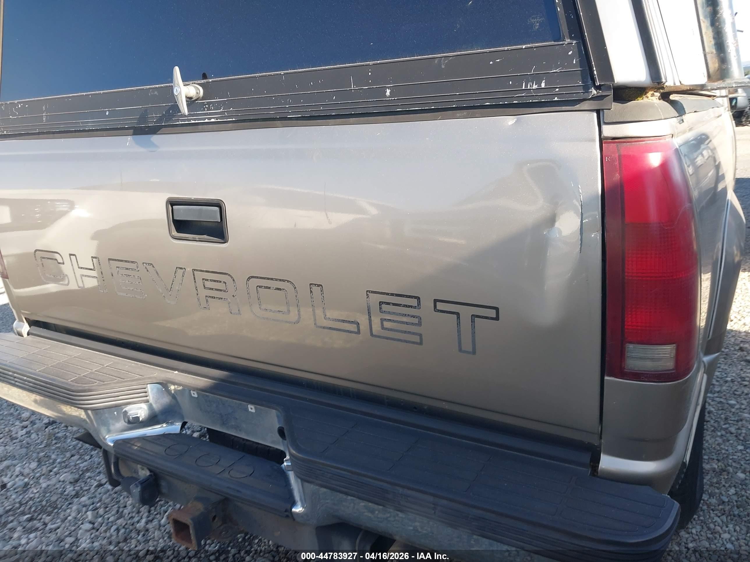 2000 Chevrolet K2500   Коричневый vin: 1GCGK23JXYF462180