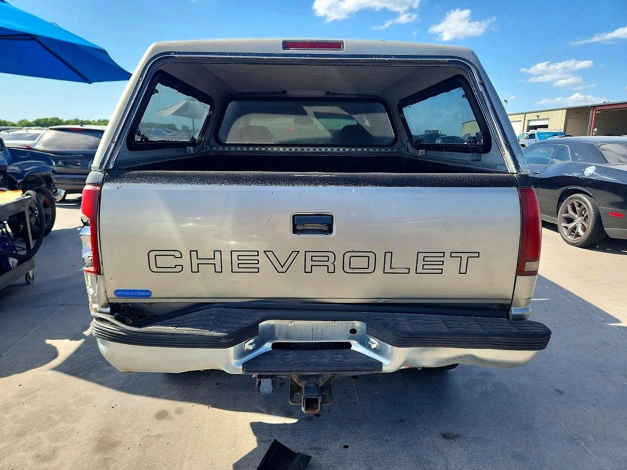 1999 Chevrolet Gmt-400 K2500 Silver vin: 1GCGK23R7XF011745