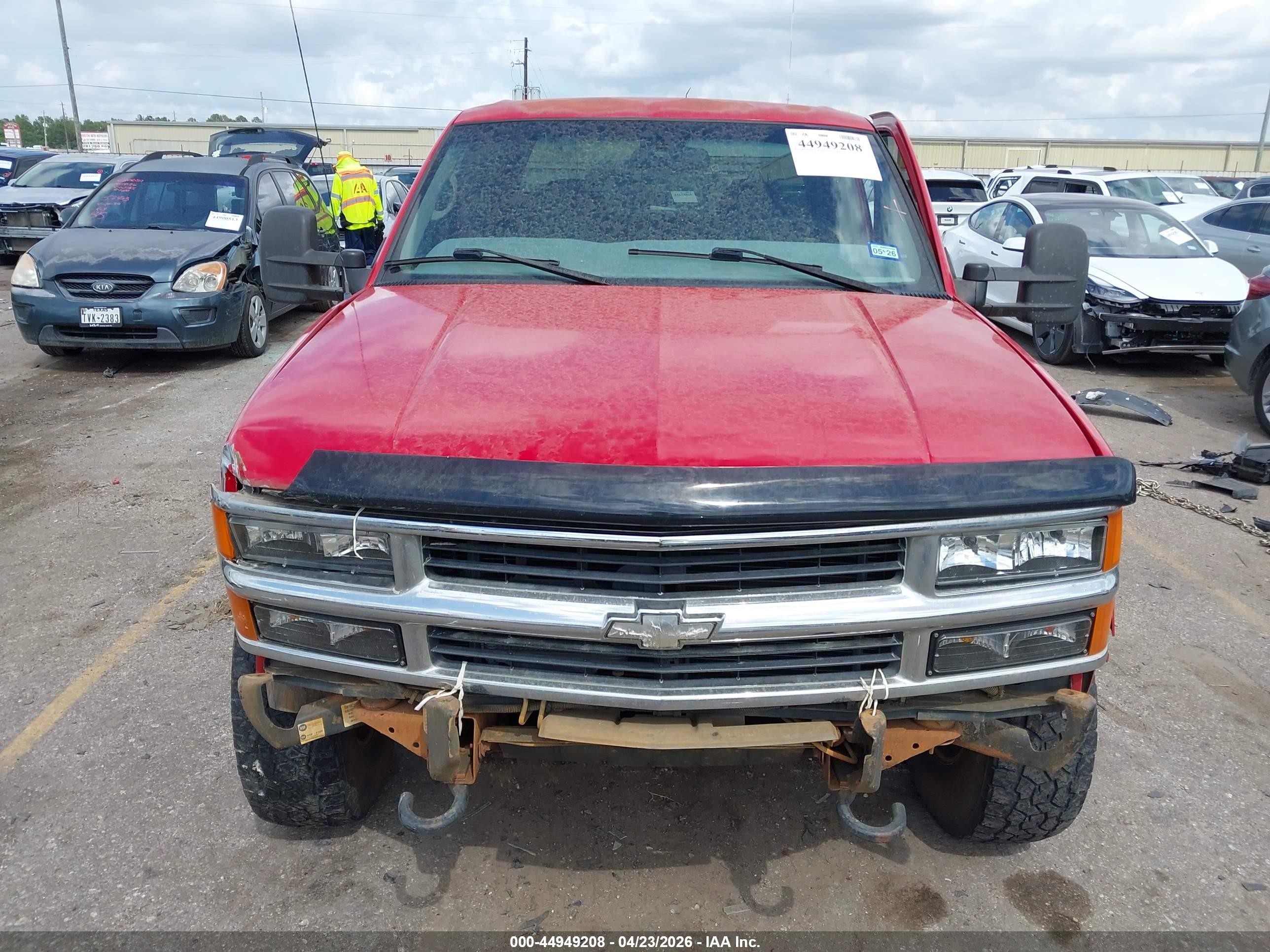 1999 Chevrolet K2500   Red vin: 1GCGK23R7XF097543