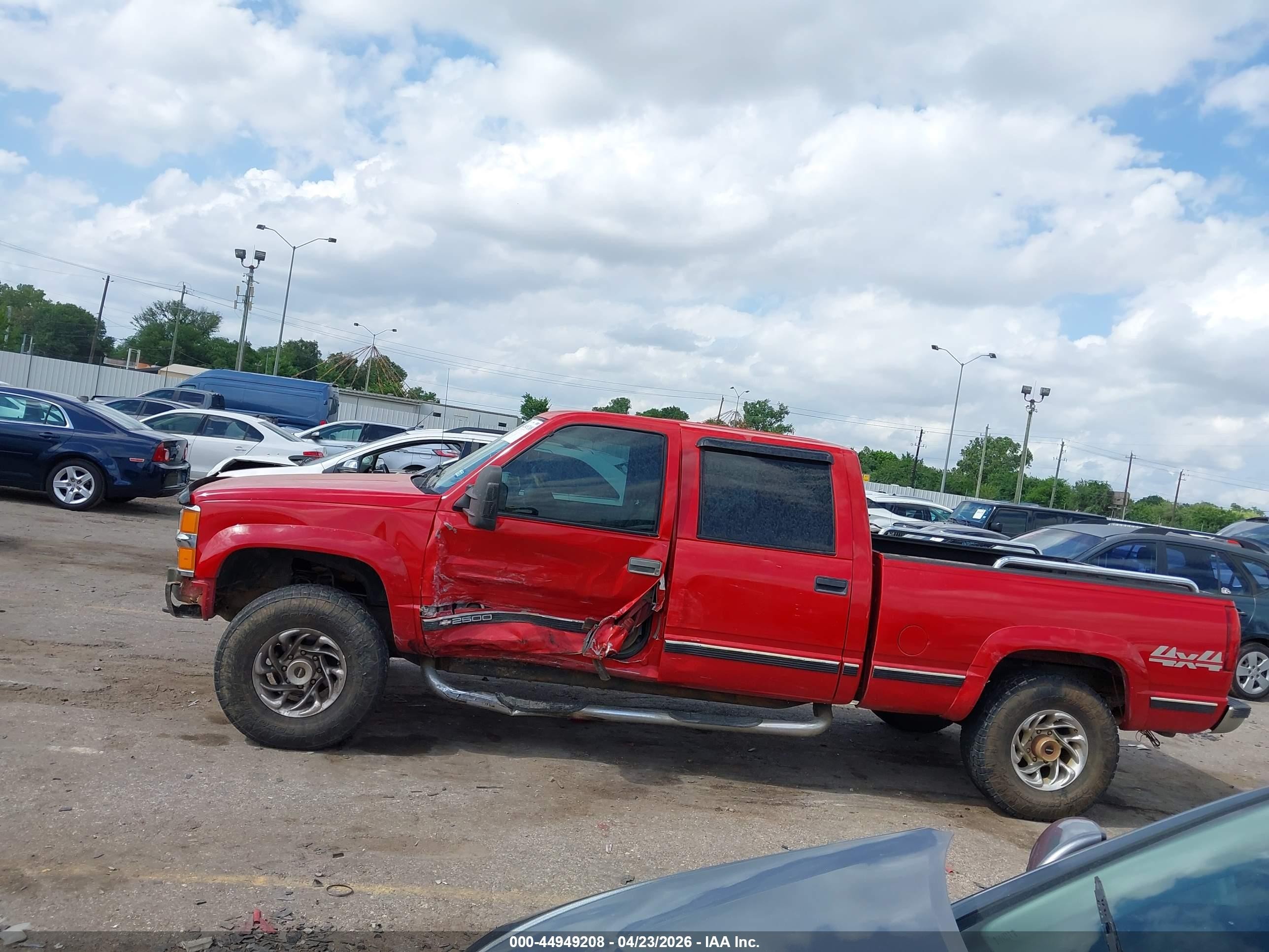 1999 Chevrolet K2500   Red vin: 1GCGK23R7XF097543