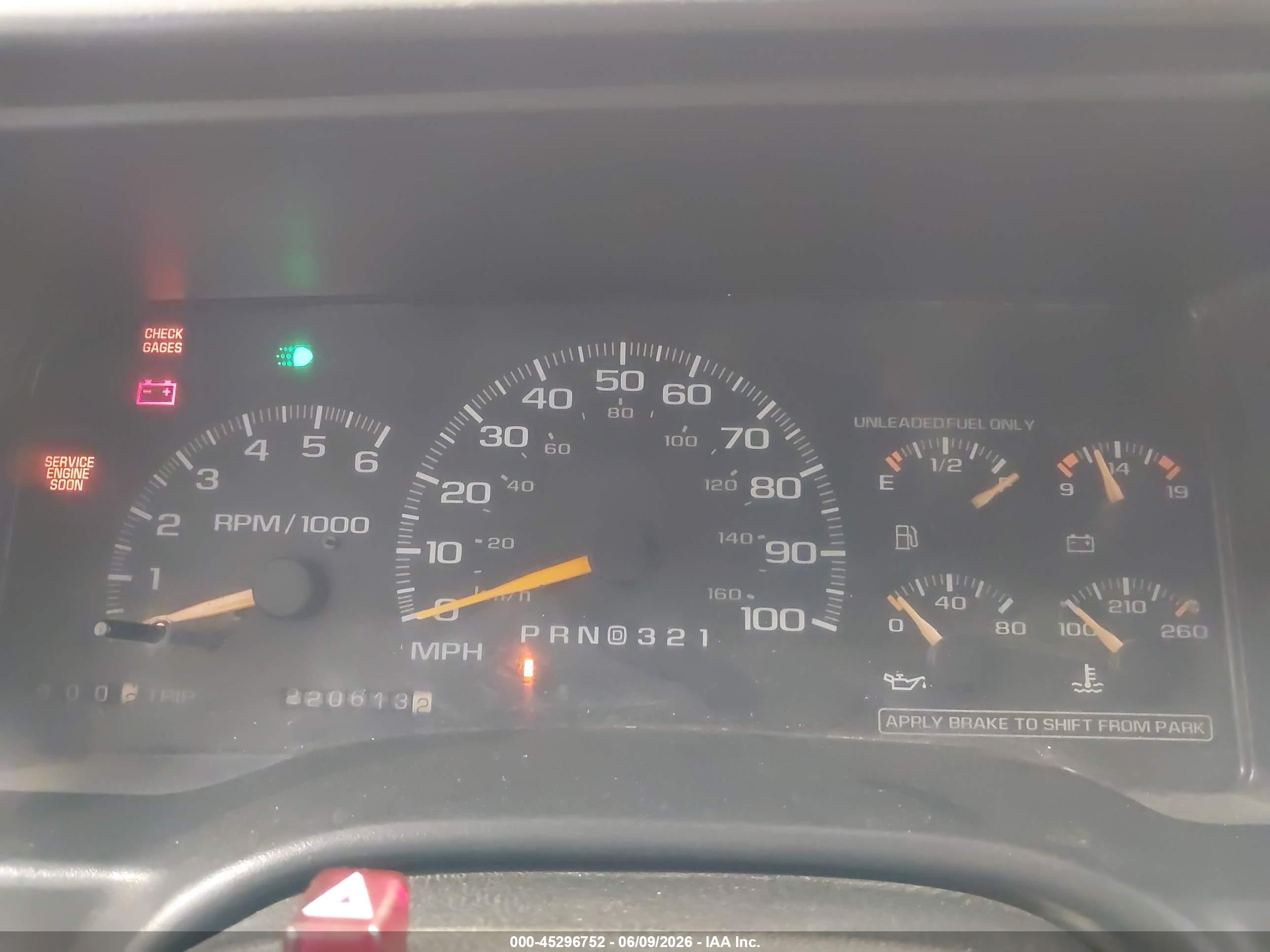 2000 Chevrolet K2500   Champagne vin: 1GCGK23R7YF515617