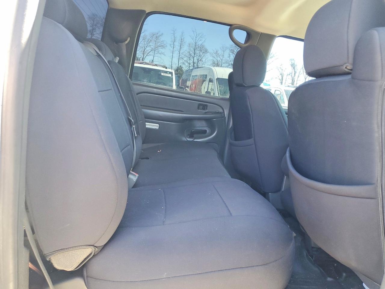 2004 Chevrolet Silverado K2500 White vin: 1GCGK23U44F203656