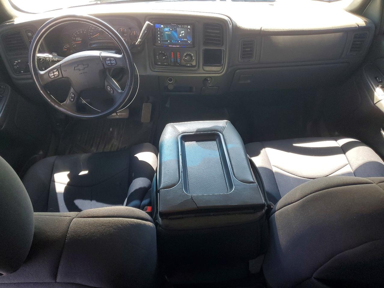2004 Chevrolet Silverado K2500 White vin: 1GCGK23U44F203656