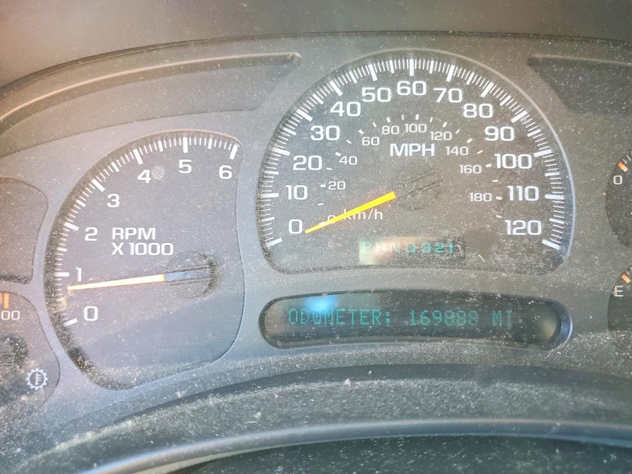 2004 Chevrolet Silverado K2500 White vin: 1GCGK23U44F203656