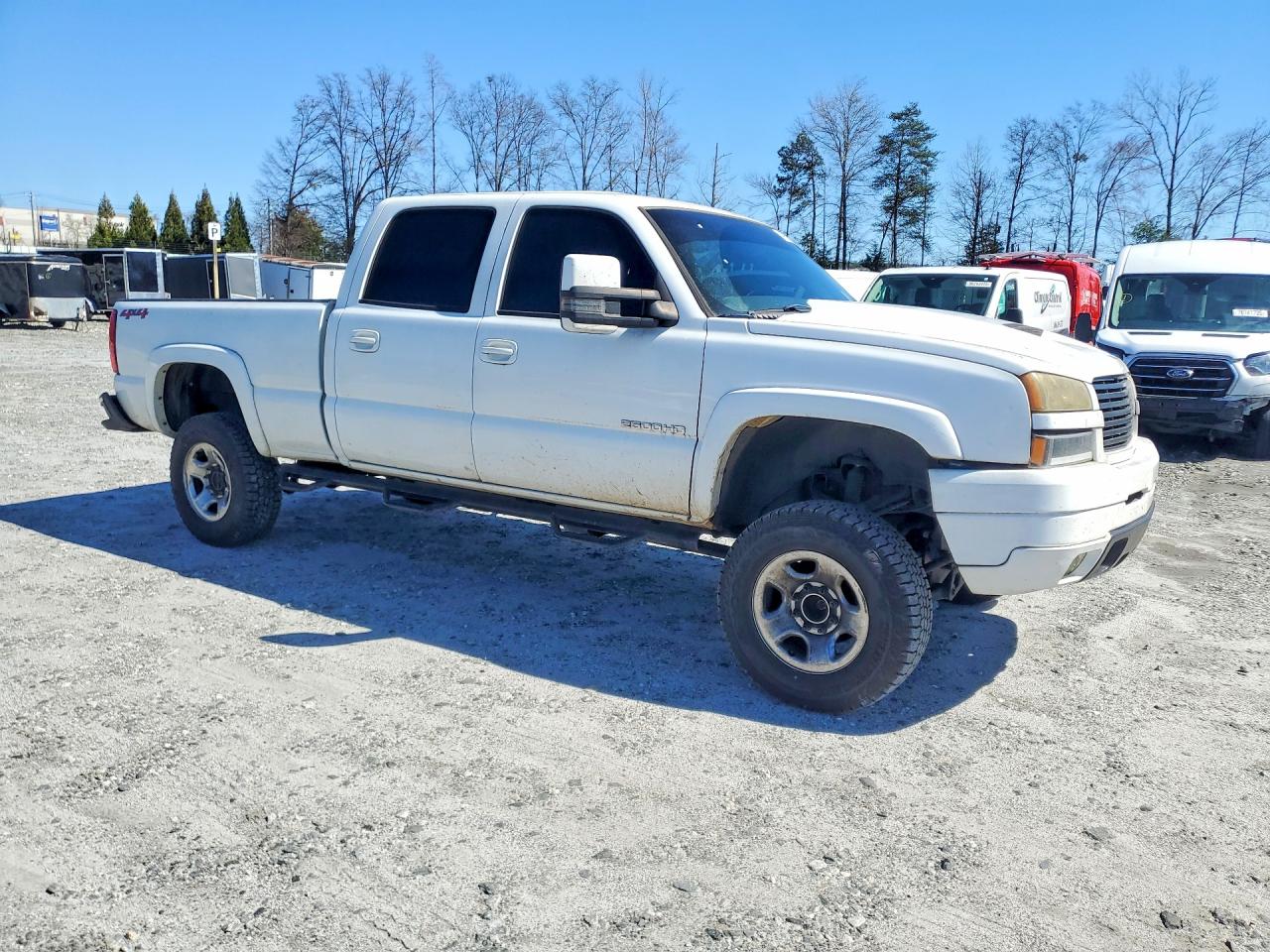 2004 Chevrolet Silverado K2500 White vin: 1GCGK23U44F203656