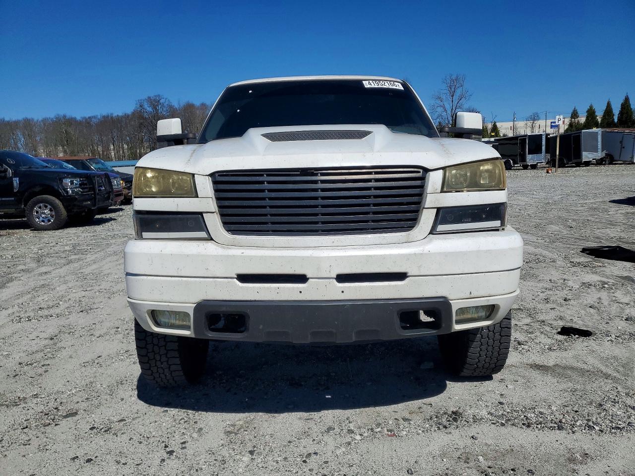 2004 Chevrolet Silverado K2500 White vin: 1GCGK23U44F203656
