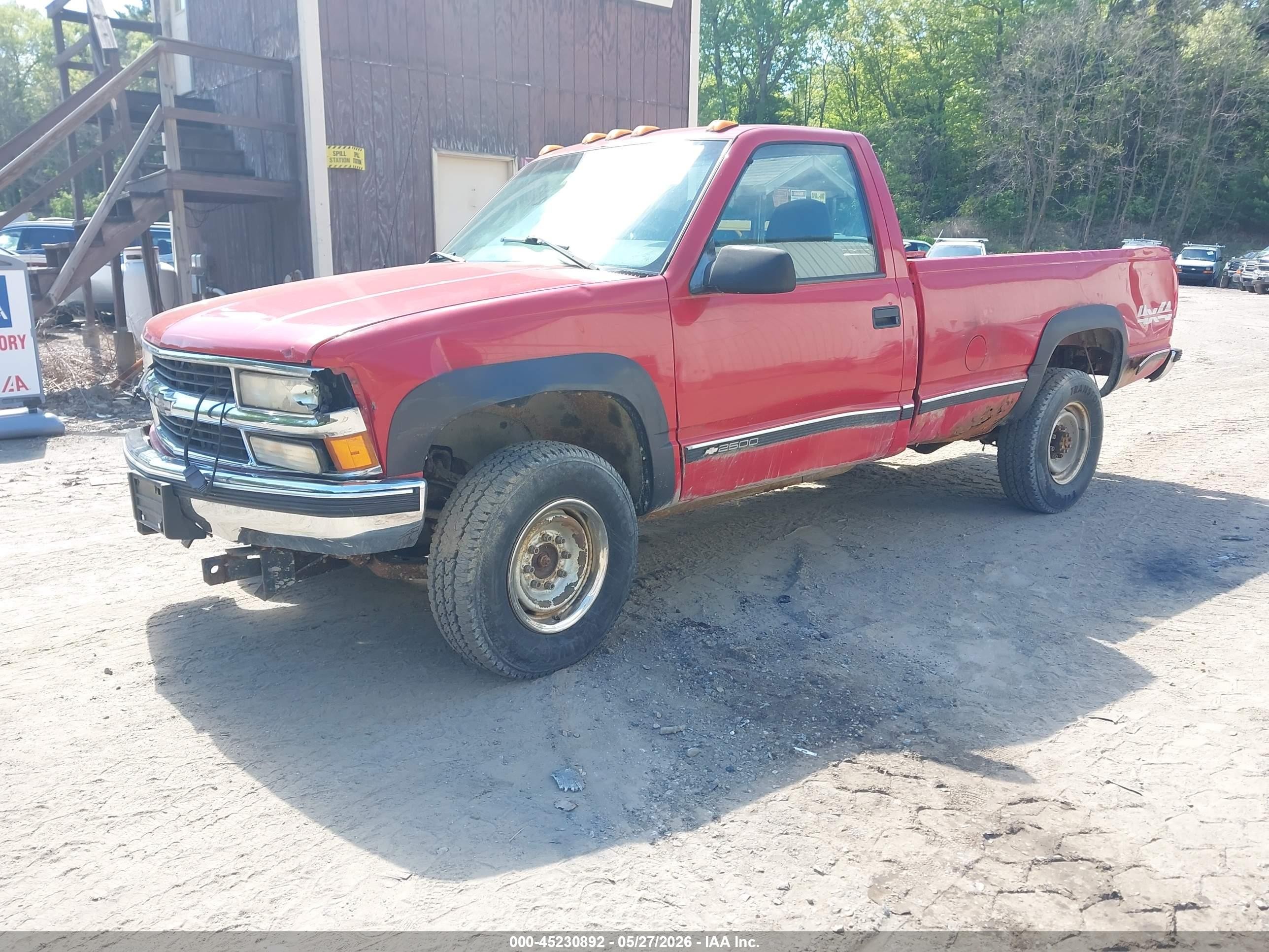 2000 Chevrolet K2500   Red vin: 1GCGK24J2YR129730