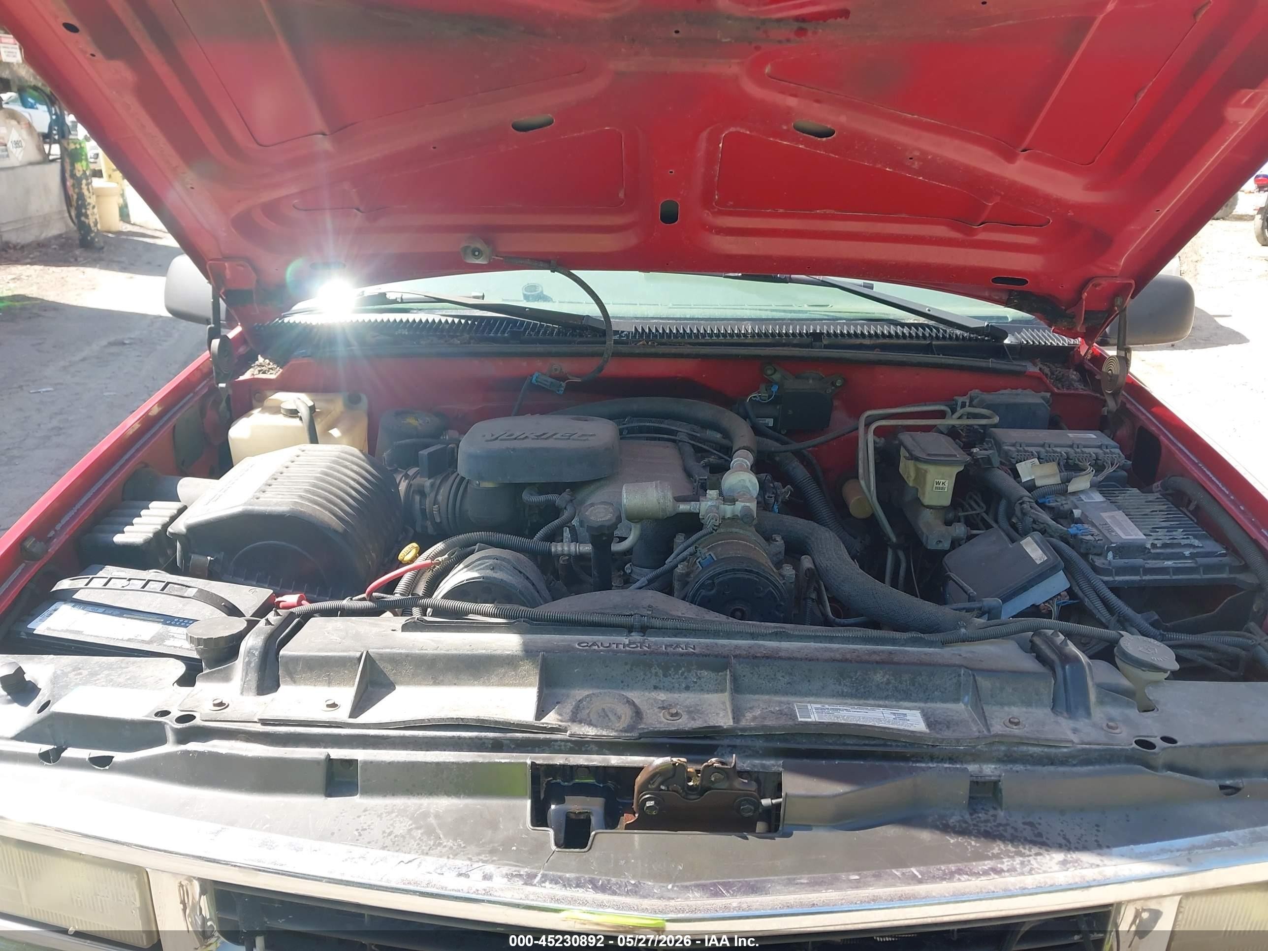 2000 Chevrolet K2500   Red vin: 1GCGK24J2YR129730
