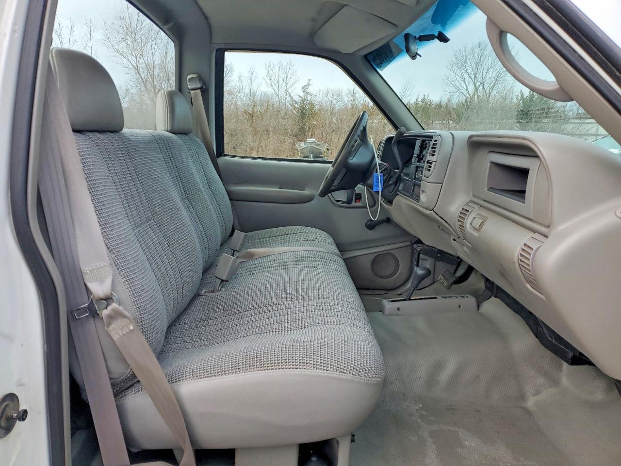 2000 Chevrolet Gmt-400 K2500 White vin: 1GCGK24J6YR142397