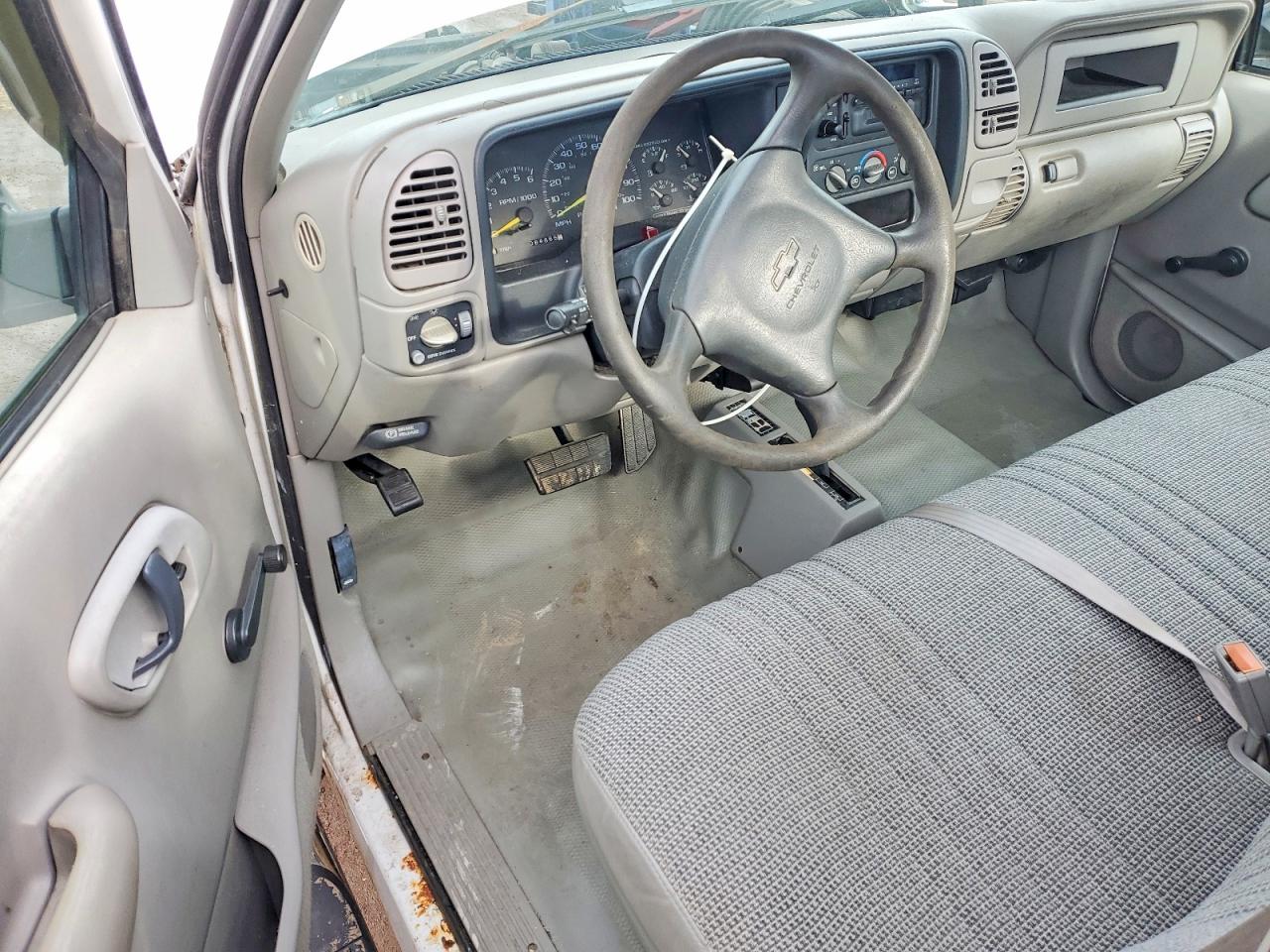 2000 Chevrolet Gmt-400 K2500 White vin: 1GCGK24J6YR142397