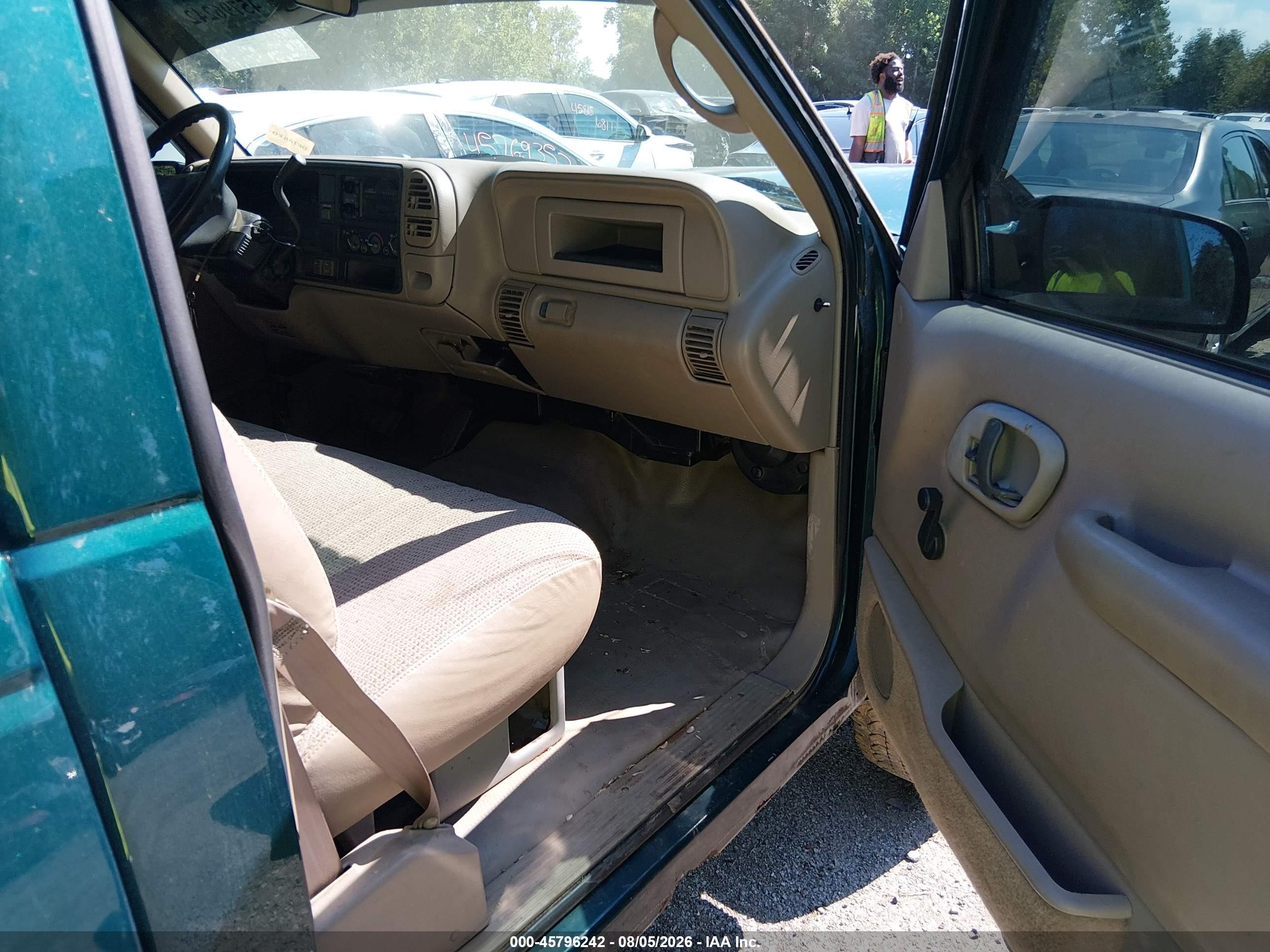 2000 Chevrolet K2500   Зеленый vin: 1GCGK24J6YR215882