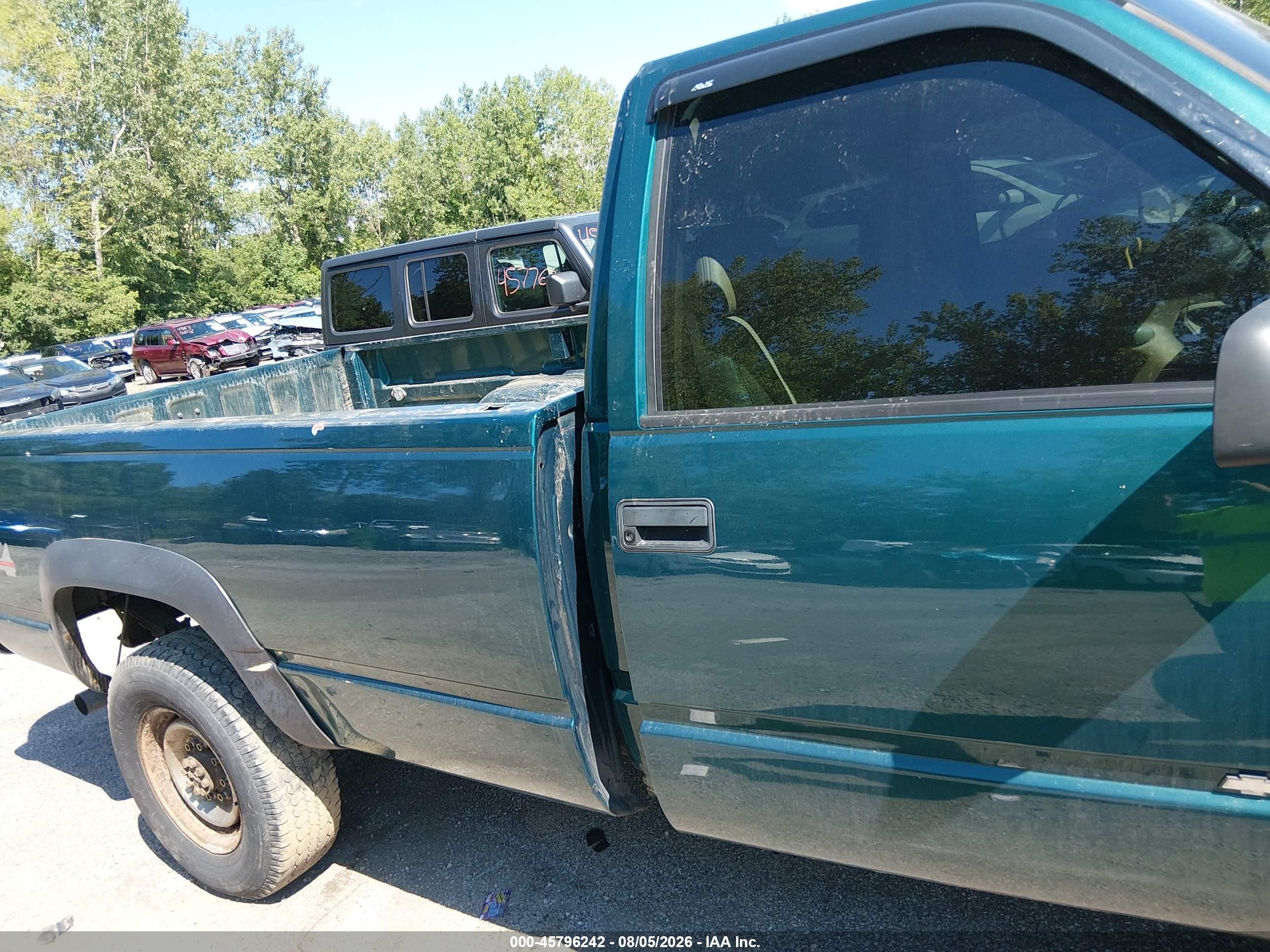 2000 Chevrolet K2500   Зеленый vin: 1GCGK24J6YR215882
