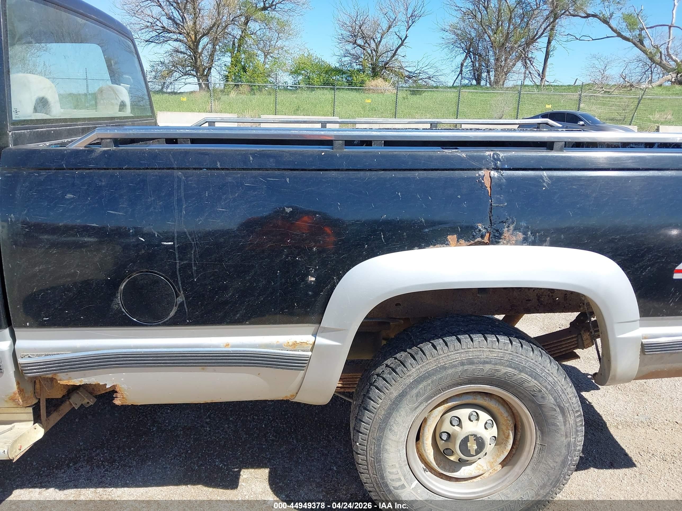 1992 Chevrolet Gmt-400 K2500 Black vin: 1GCGK24K1NE233069