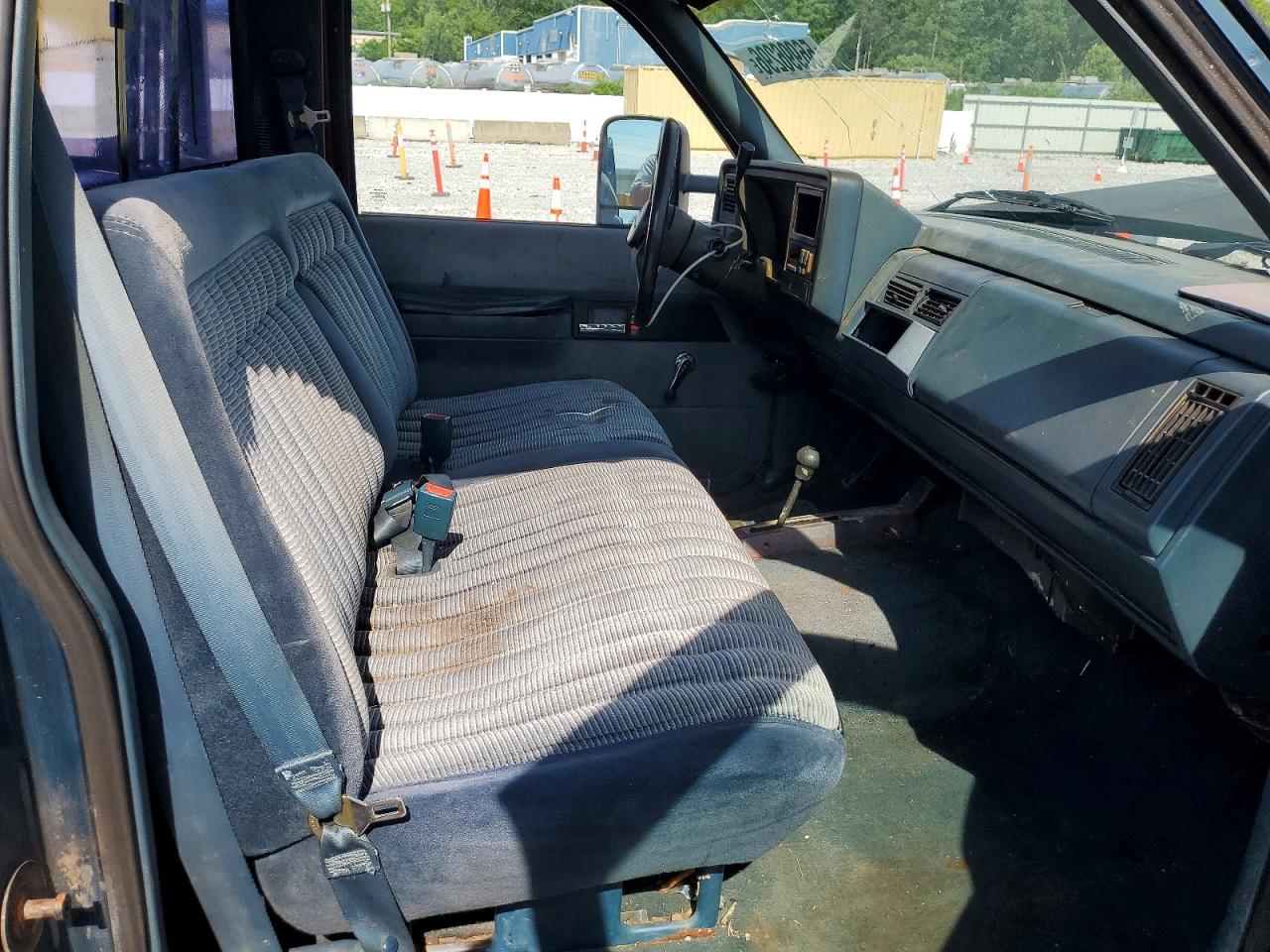 1990 Chevrolet Gmt-400 K2500 White vin: 1GCGK24K2LE238908