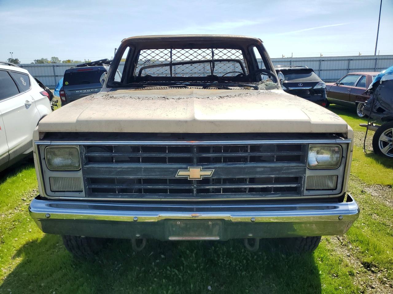 1986 Chevrolet K20 Beige vin: 1GCGK24M1GJ139267
