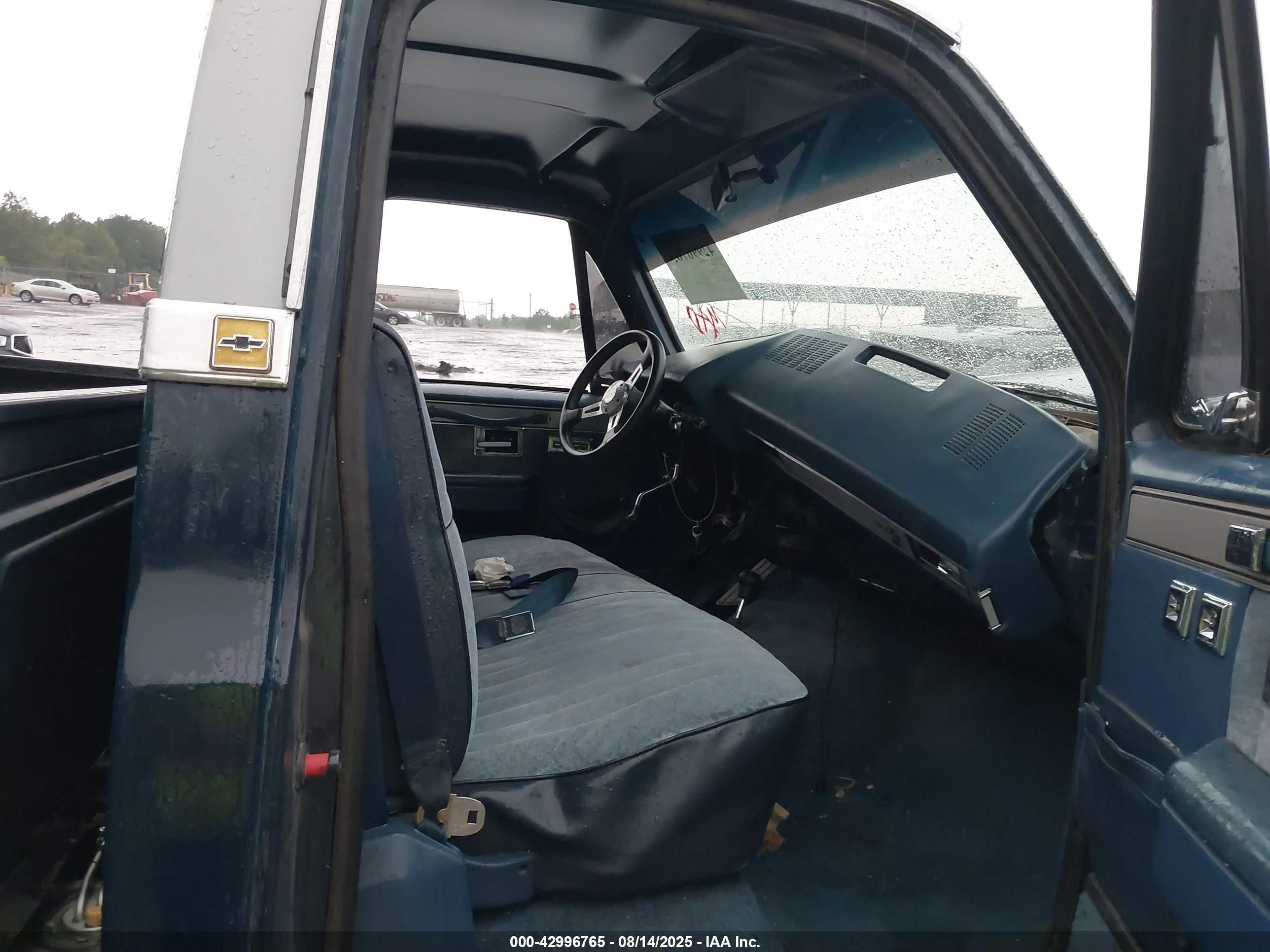 1985 Chevrolet K20   Dark Blue vin: 1GCGK24M3FJ161821