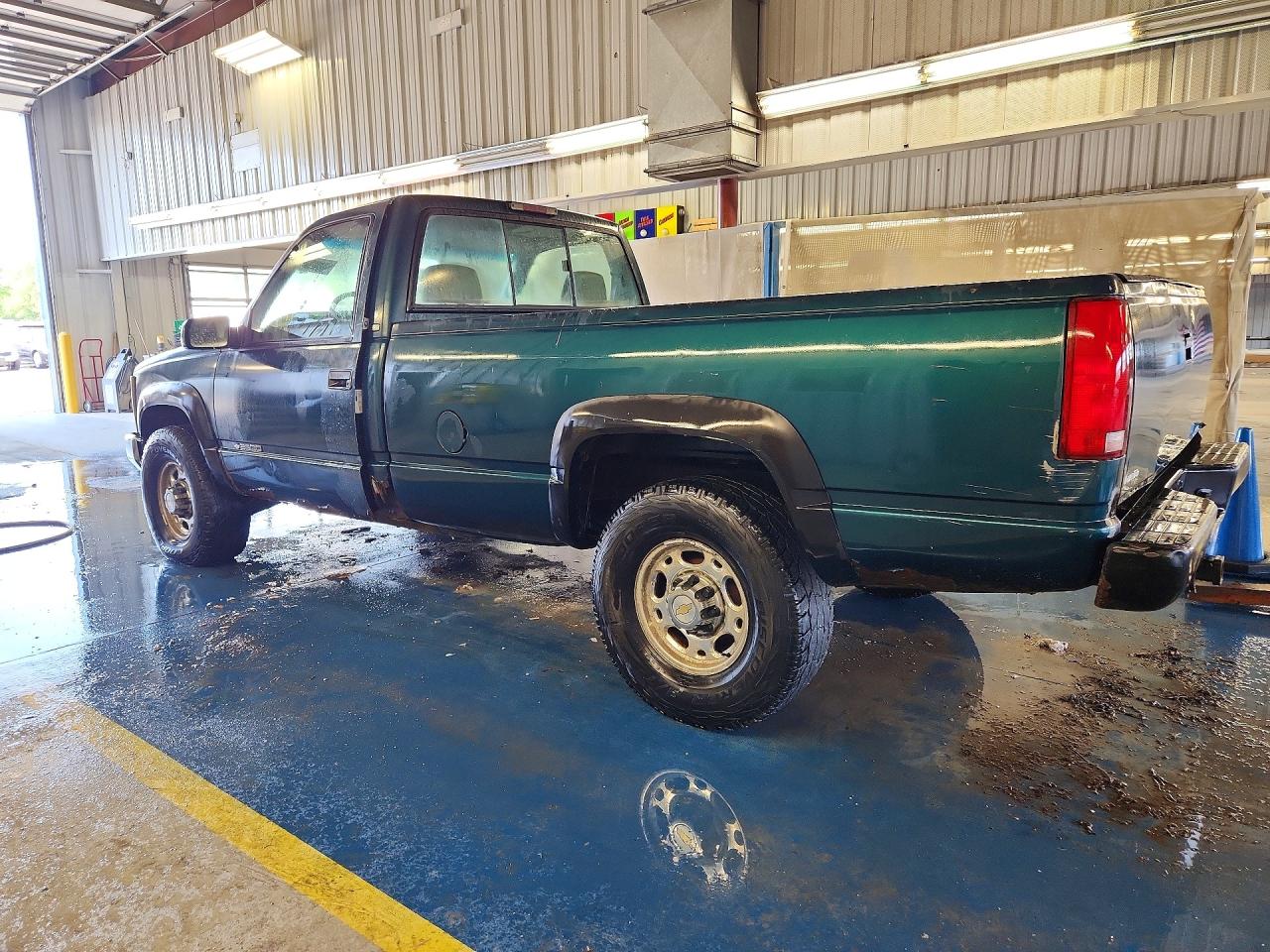 1998 Chevrolet Gmt-400 K2500 Зеленый vin: 1GCGK24R8WZ202540