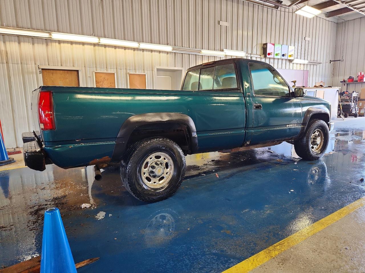 1998 Chevrolet Gmt-400 K2500 Зеленый vin: 1GCGK24R8WZ202540