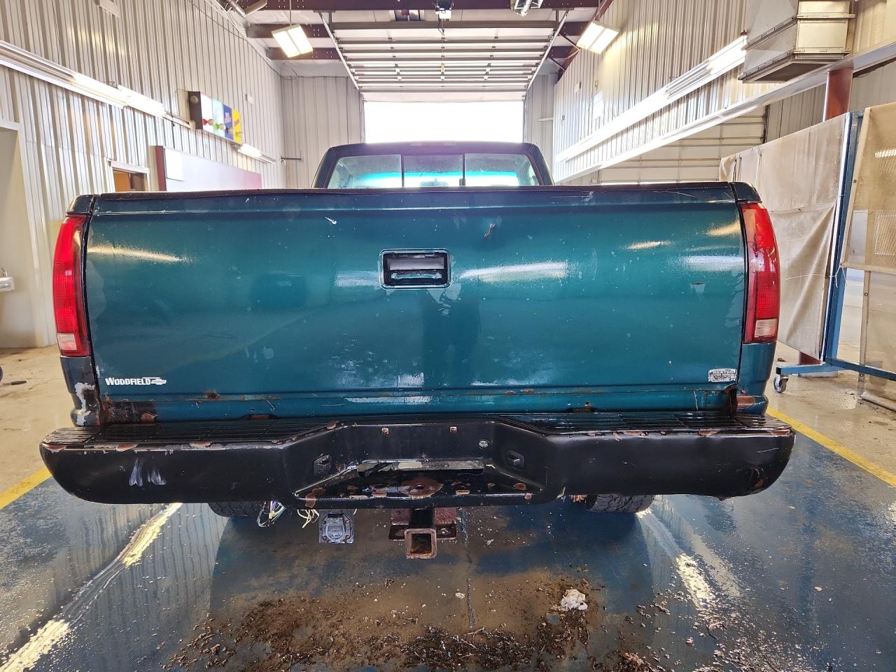 1998 Chevrolet Gmt-400 K2500 Зеленый vin: 1GCGK24R8WZ202540 Damage: Tailgate, Multiple Dents/Paint Damage, 4