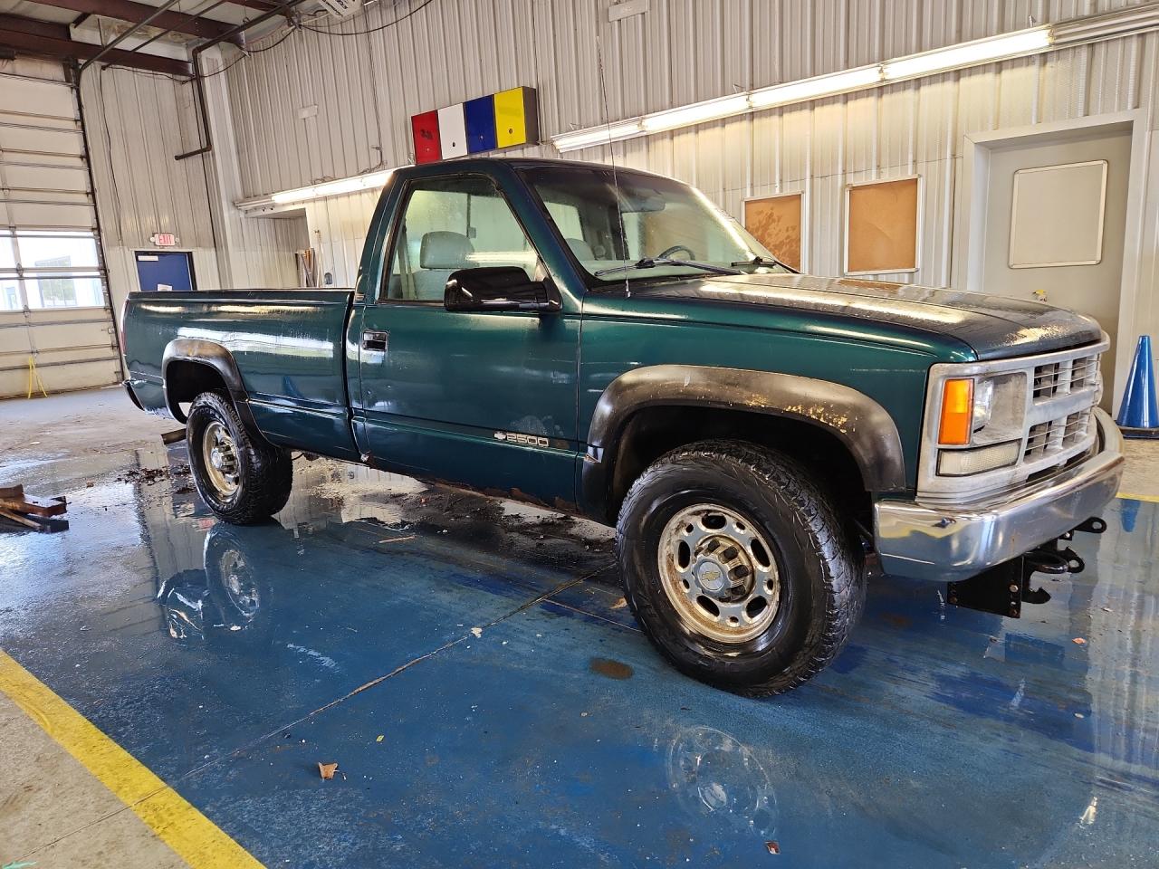 1998 Chevrolet Gmt-400 K2500 Зеленый vin: 1GCGK24R8WZ202540 Damage: Right Front Door, Multiple Dents/Paint Damage, 3