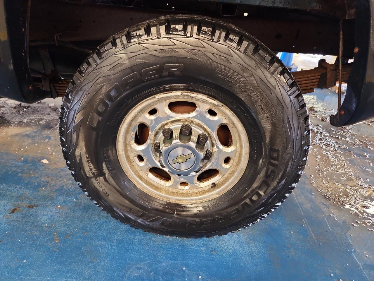 1998 Chevrolet Gmt-400 K2500 Зеленый vin: 1GCGK24R8WZ202540 Damage: Left Rear Wheel, Corrosion, > 12 Inches