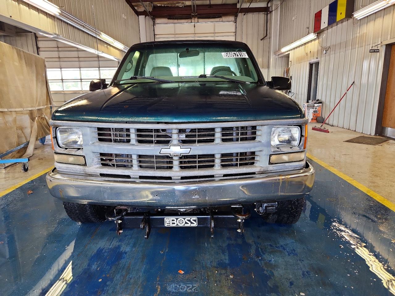 1998 Chevrolet Gmt-400 K2500 Зеленый vin: 1GCGK24R8WZ202540