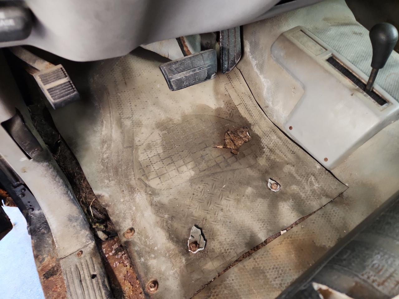 1998 Chevrolet Gmt-400 K2500 Зеленый vin: 1GCGK24R8WZ202540 Damage: Vinyl Floor, Torn, 5 To 6 Inches