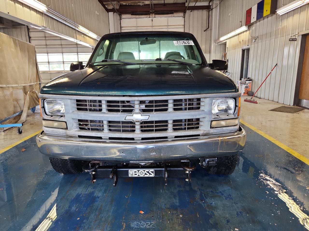 1998 Chevrolet Gmt-400 K2500 Зеленый vin: 1GCGK24R8WZ202540 Damage: Aftermarket Accessory, Aftermarket, Acceptable