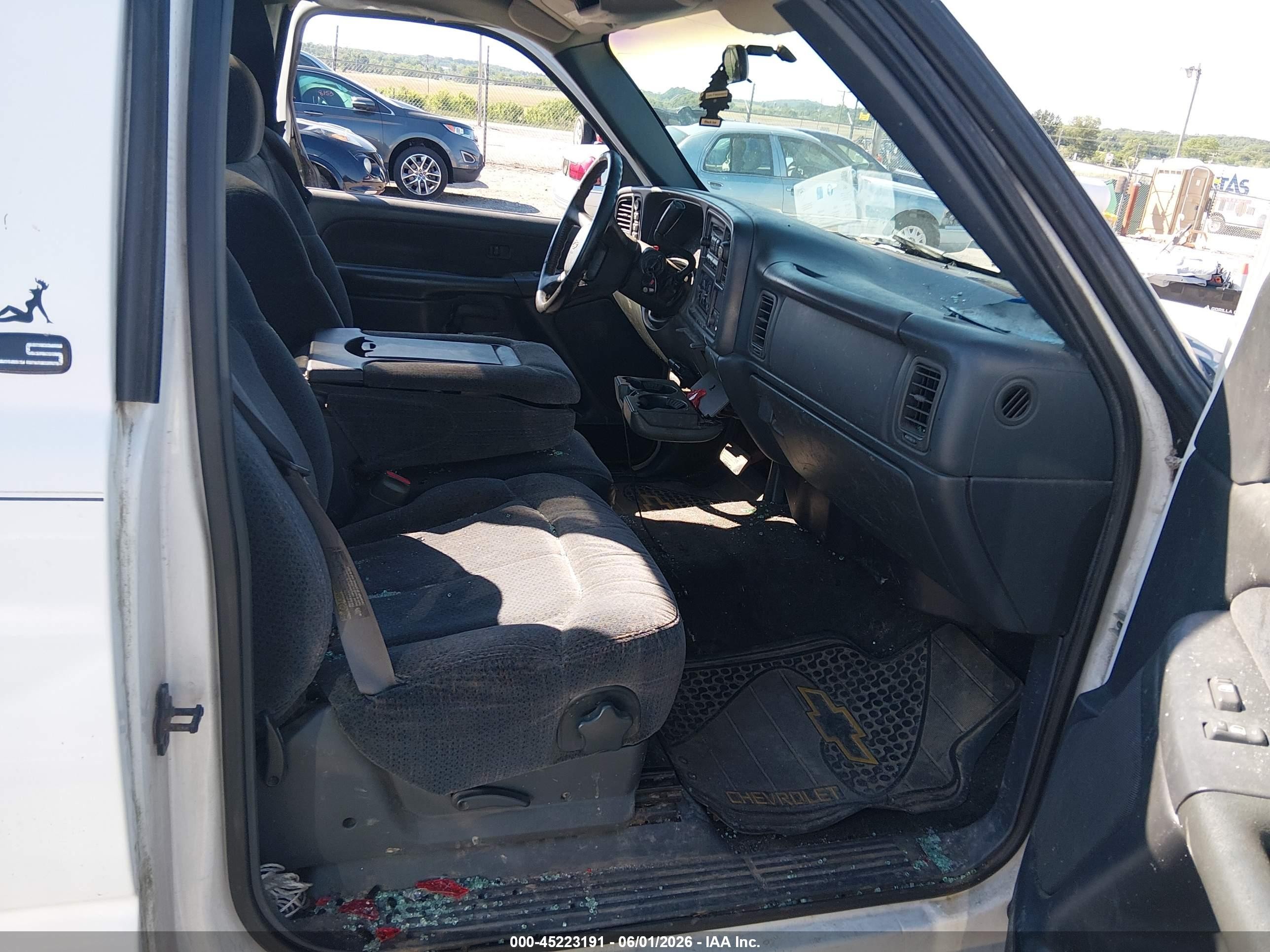 1999 Chevrolet Silverado 2500 Ls White vin: 1GCGK24U7XE178535