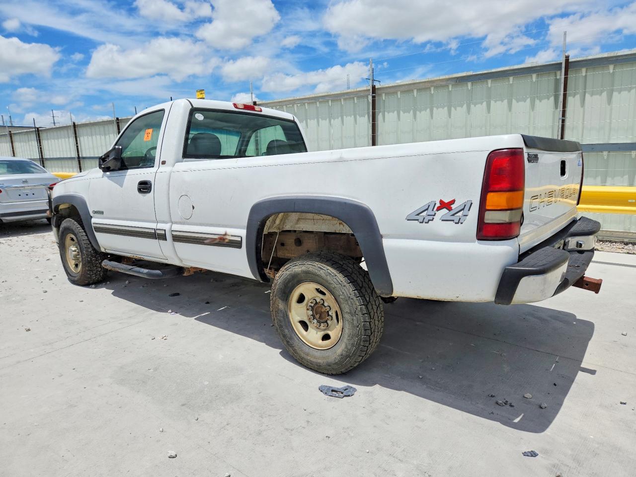 2000 Chevrolet Express White vin: 1GCGK24UXYE120159