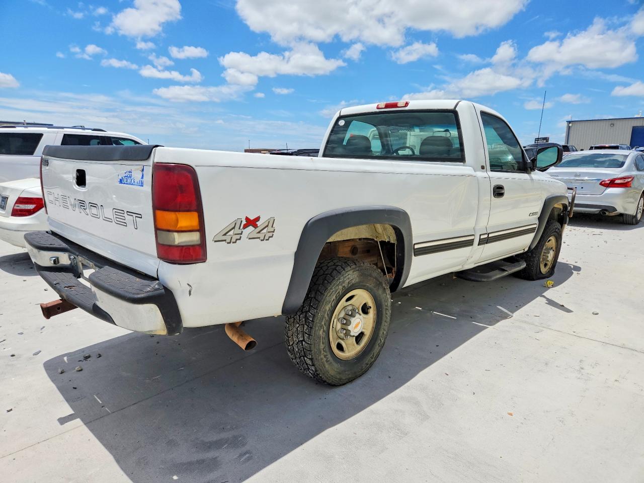 2000 Chevrolet Express White vin: 1GCGK24UXYE120159