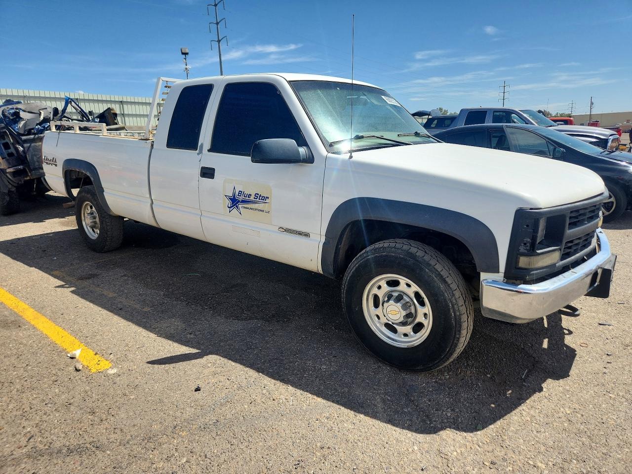 2000 Chevrolet Gmt-400 K2500 White vin: 1GCGK29F3YF512646