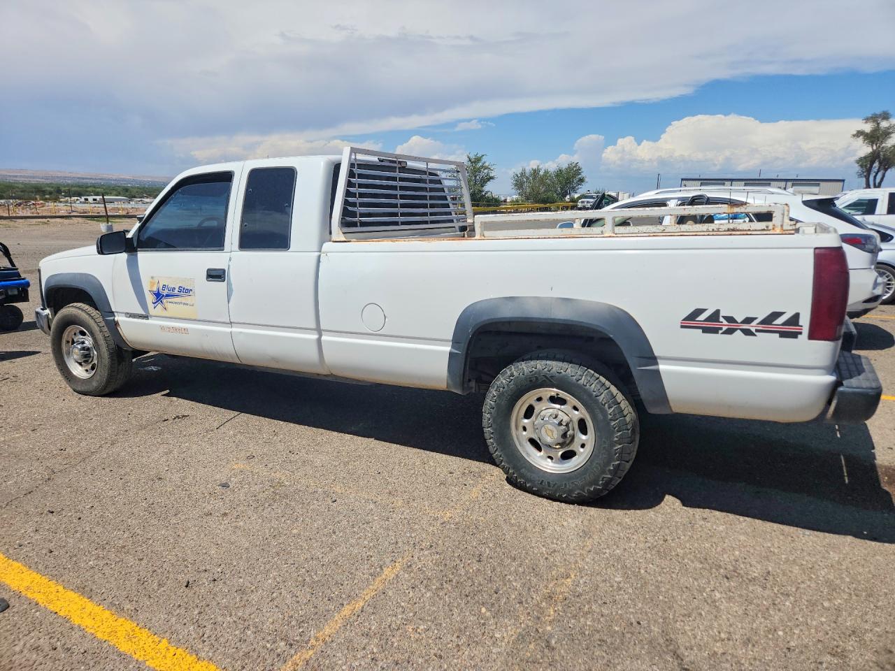 2000 Chevrolet Gmt-400 K2500 White vin: 1GCGK29F3YF512646