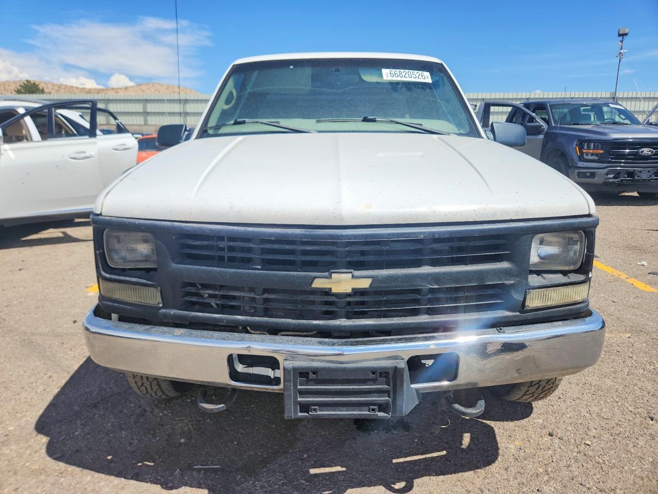 2000 Chevrolet Gmt-400 K2500 White vin: 1GCGK29F3YF512646